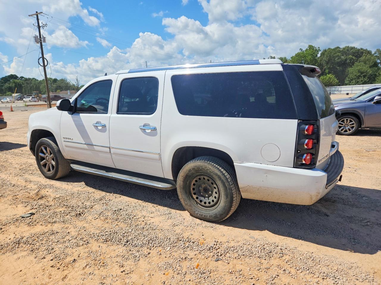 2013 Gmc Yukon Xl Denali White vin: 1GKS2MEF1DR357121