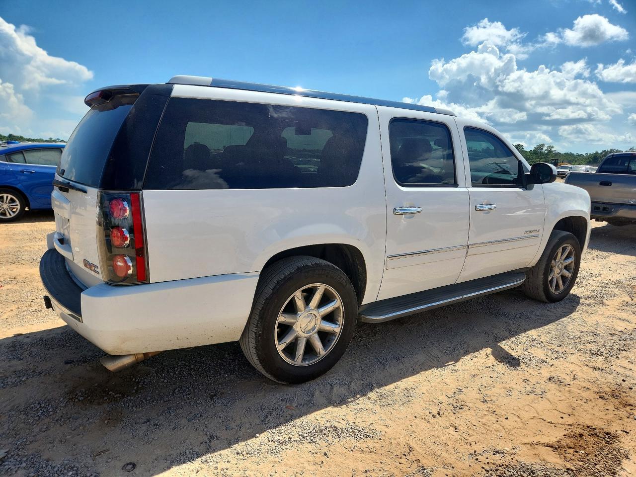 2013 Gmc Yukon Xl Denali White vin: 1GKS2MEF1DR357121