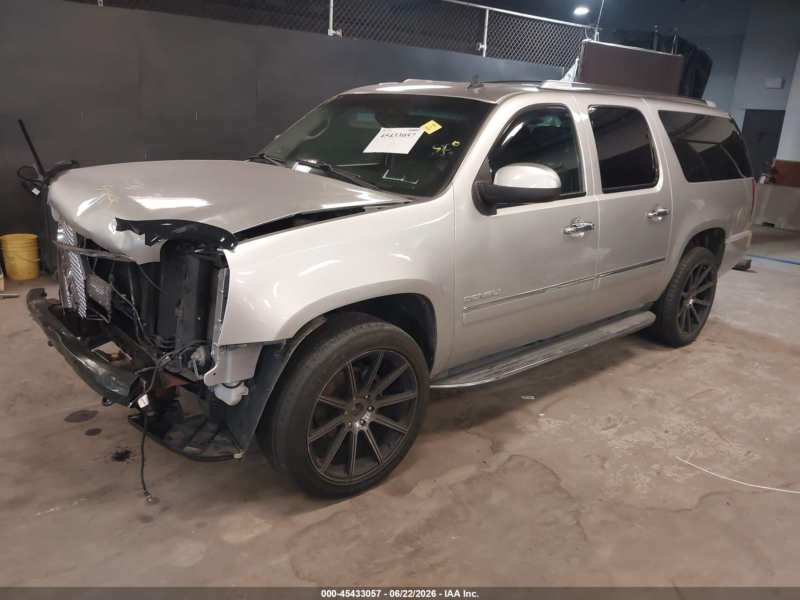 2014 Gmc Yukon Xl 1500 Denali Silver vin: 1GKS2MEF1ER176229