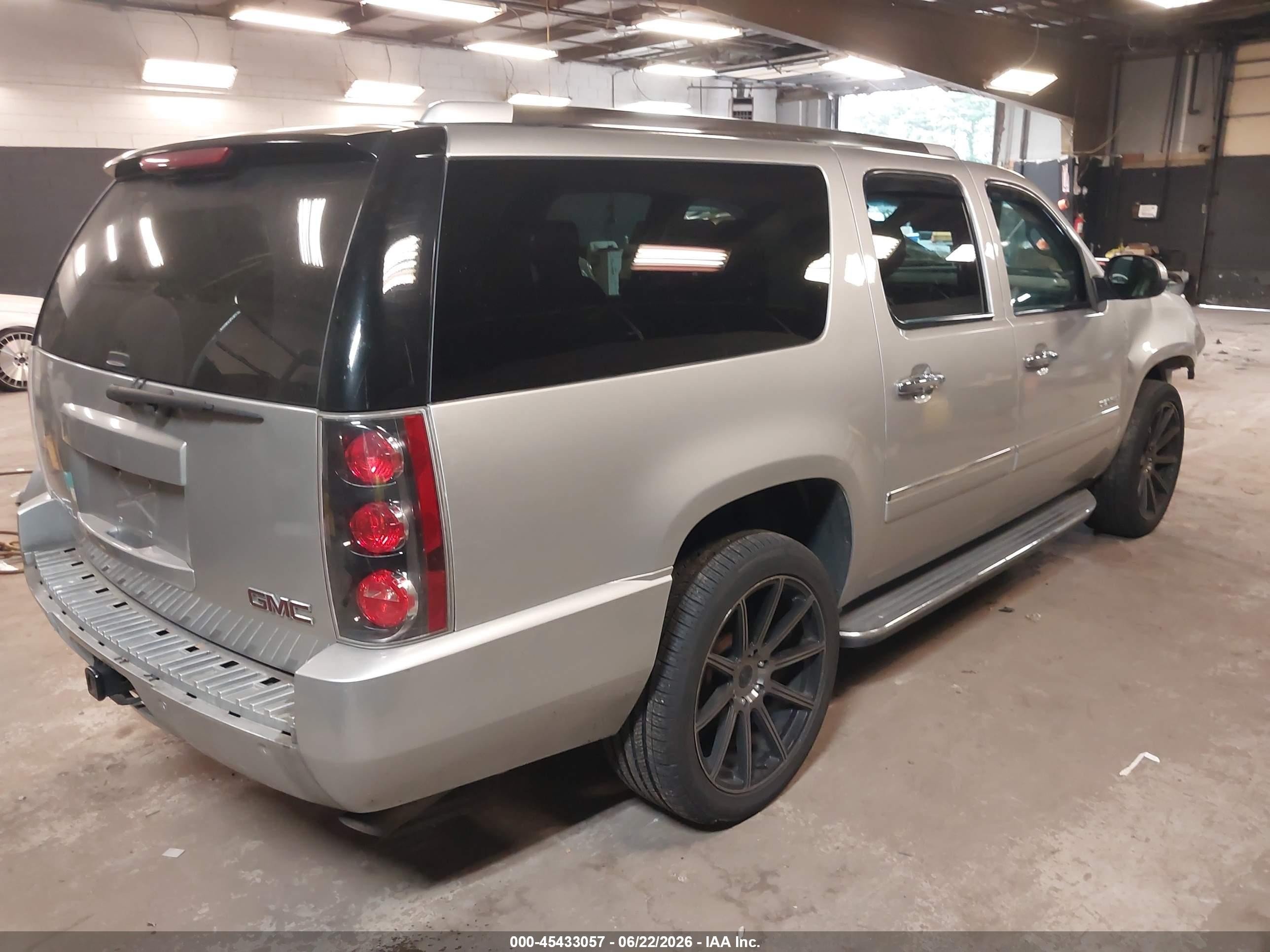 2014 Gmc Yukon Xl 1500 Denali Silver vin: 1GKS2MEF1ER176229