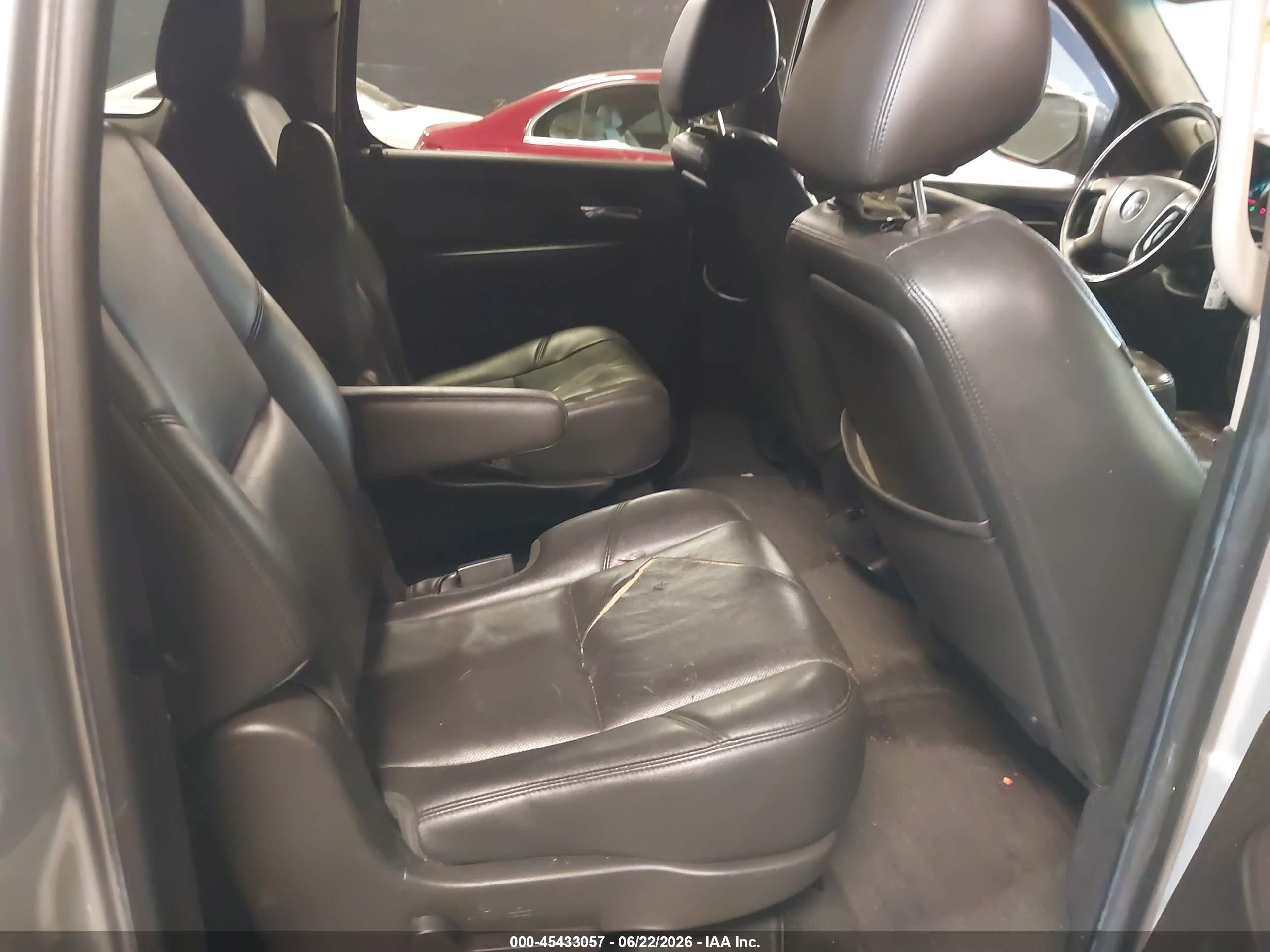 2014 Gmc Yukon Xl 1500 Denali Silver vin: 1GKS2MEF1ER176229