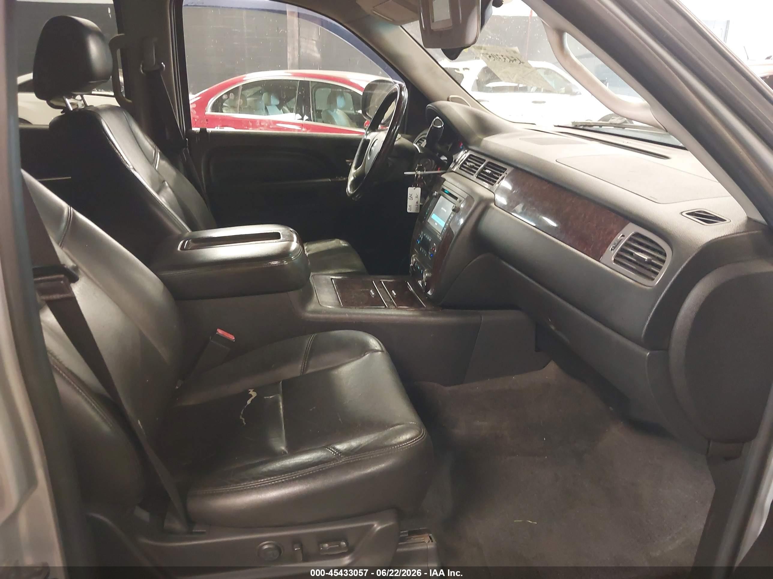 2014 Gmc Yukon Xl 1500 Denali Silver vin: 1GKS2MEF1ER176229