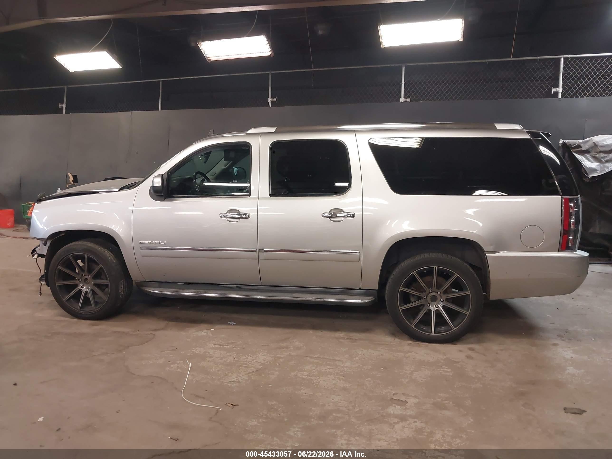 2014 Gmc Yukon Xl 1500 Denali Silver vin: 1GKS2MEF1ER176229