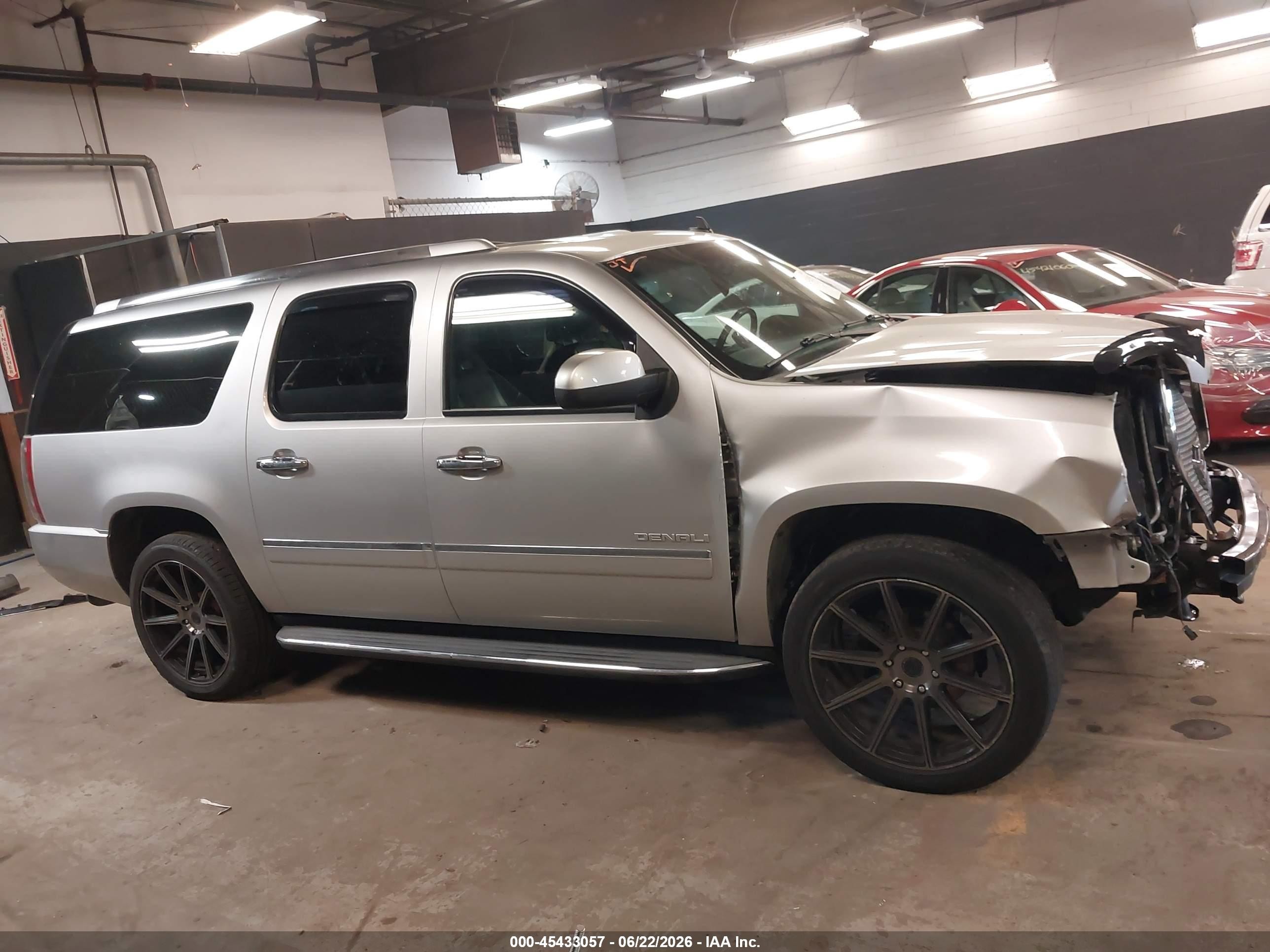 2014 Gmc Yukon Xl 1500 Denali Silver vin: 1GKS2MEF1ER176229