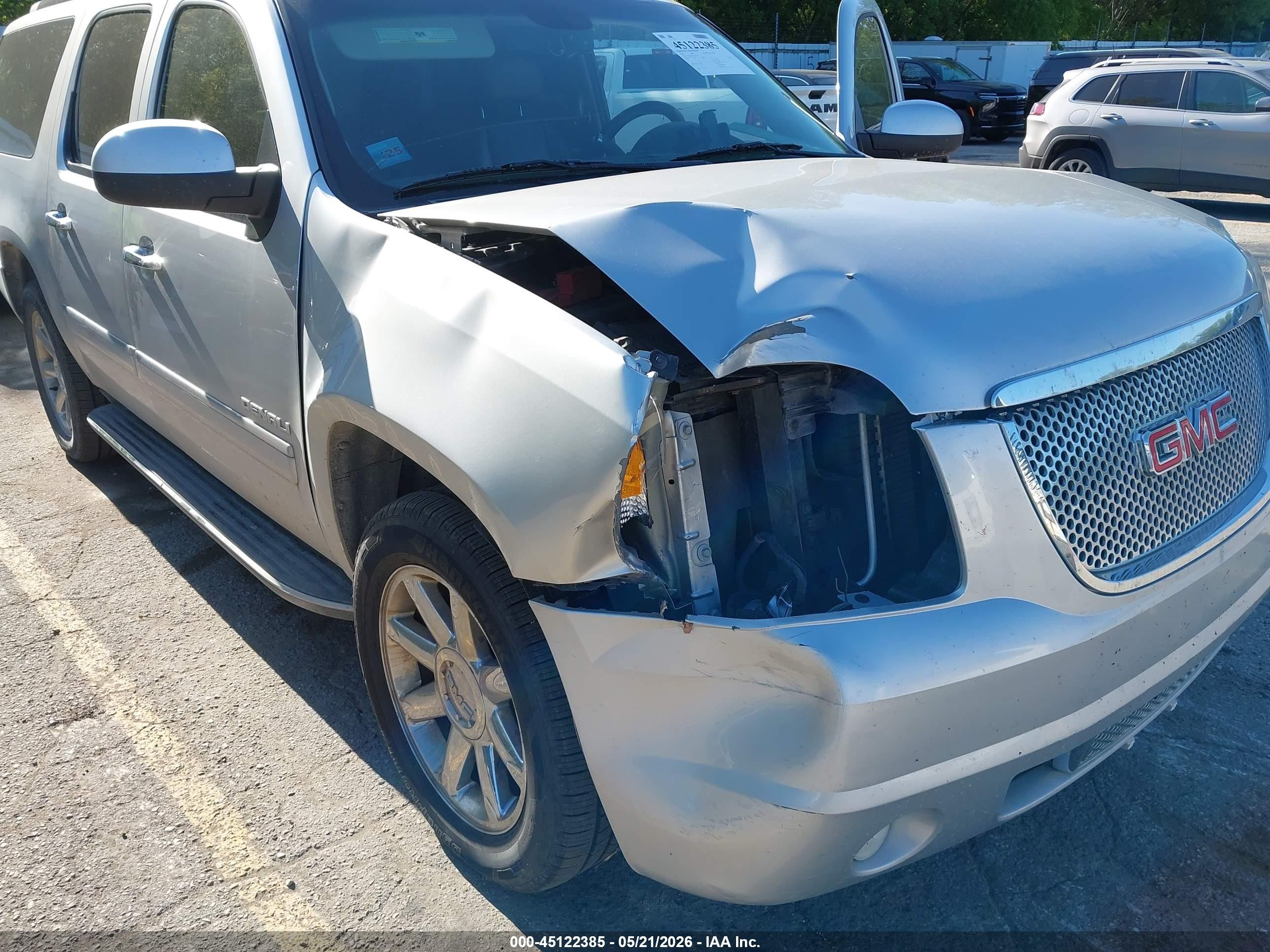 2014 Gmc Yukon Xl 1500 Denali Silver vin: 1GKS2MEF1ER217328