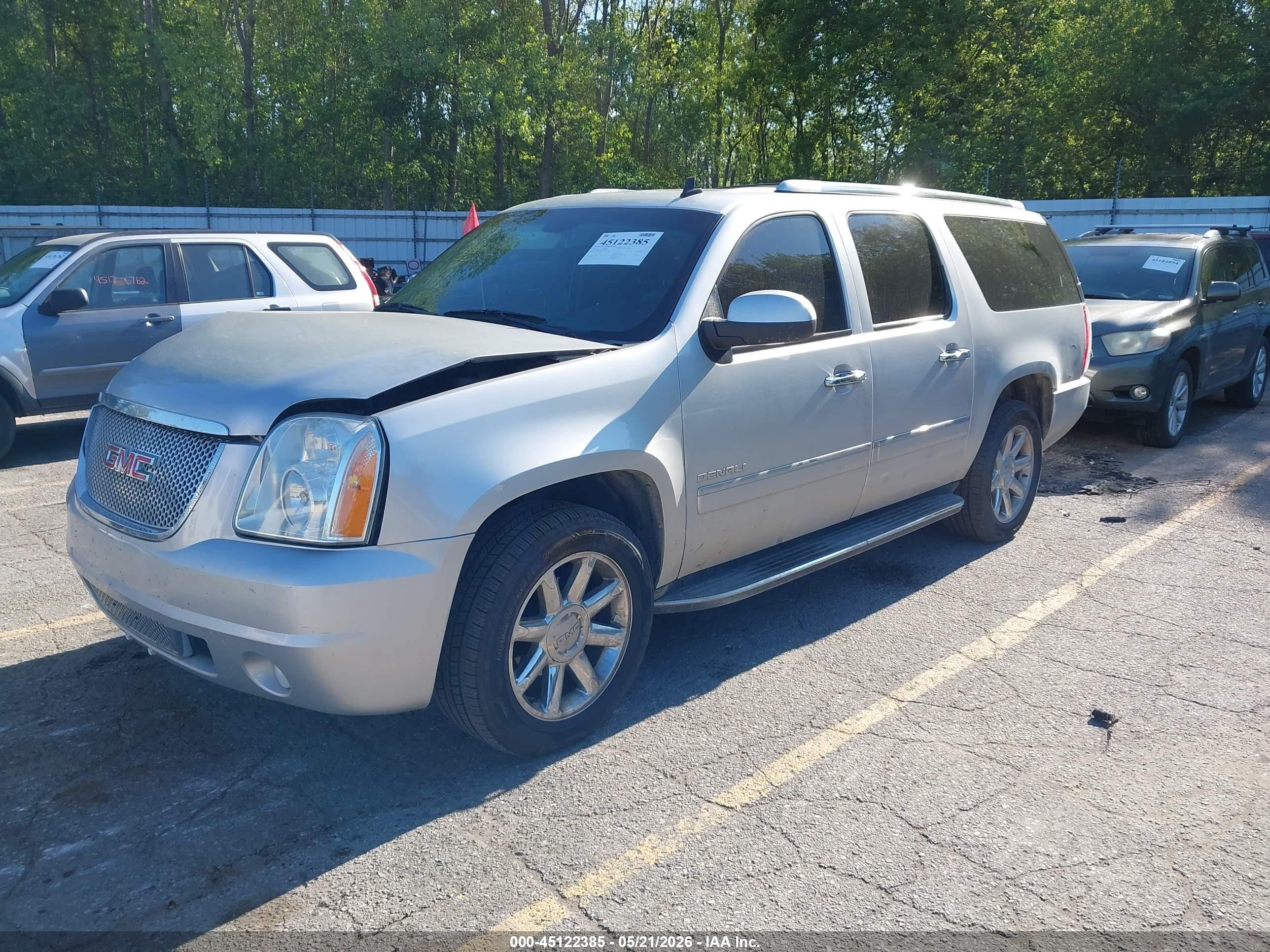 2014 Gmc Yukon Xl 1500 Denali Silver vin: 1GKS2MEF1ER217328