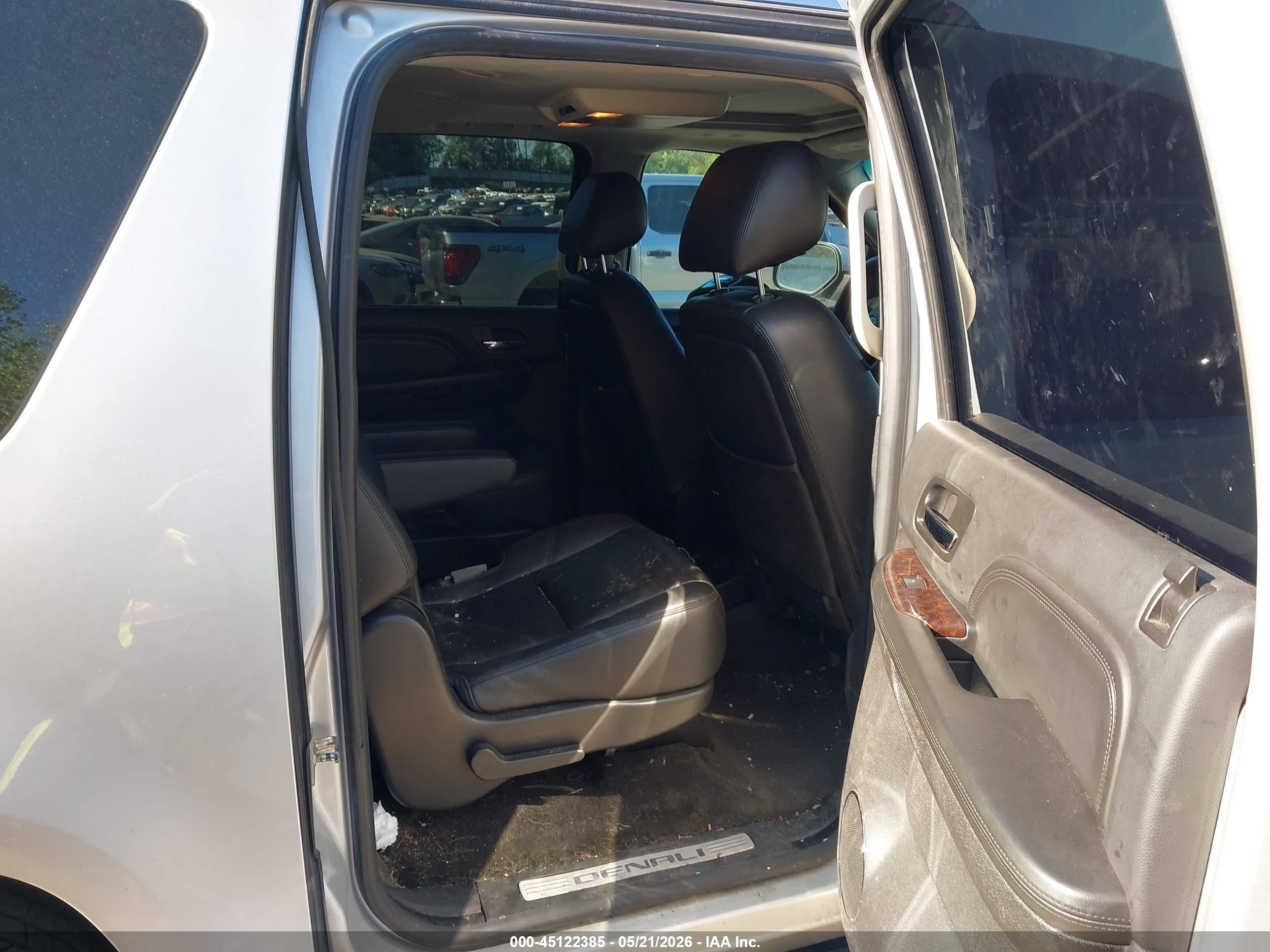 2014 Gmc Yukon Xl 1500 Denali Silver vin: 1GKS2MEF1ER217328