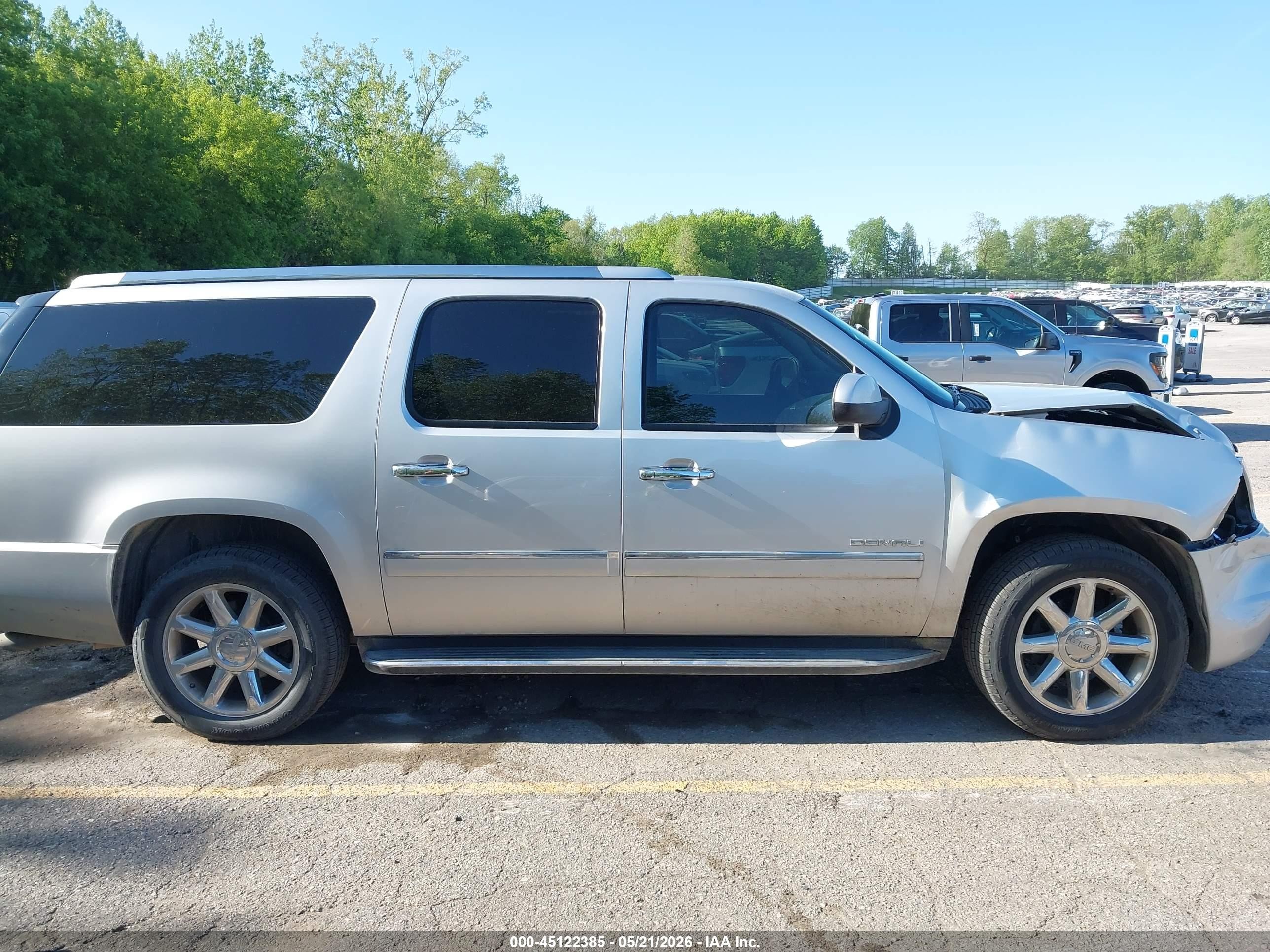 2014 Gmc Yukon Xl 1500 Denali Silver vin: 1GKS2MEF1ER217328