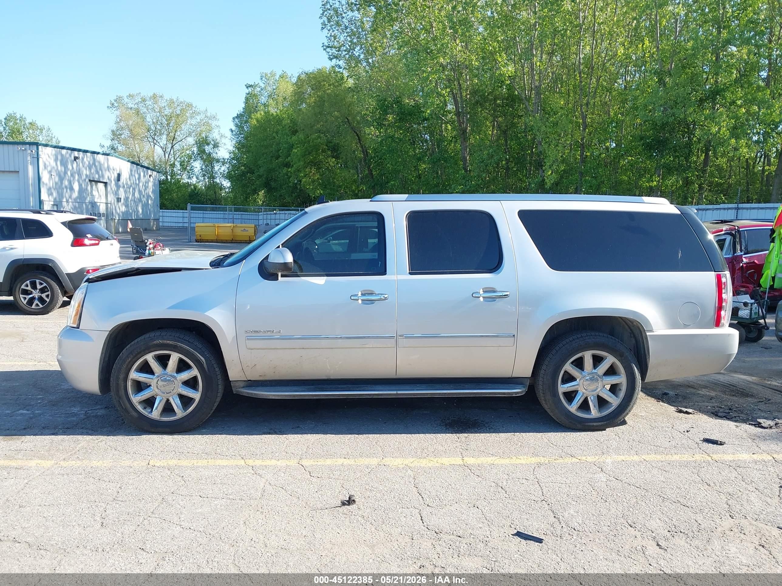 2014 Gmc Yukon Xl 1500 Denali Silver vin: 1GKS2MEF1ER217328