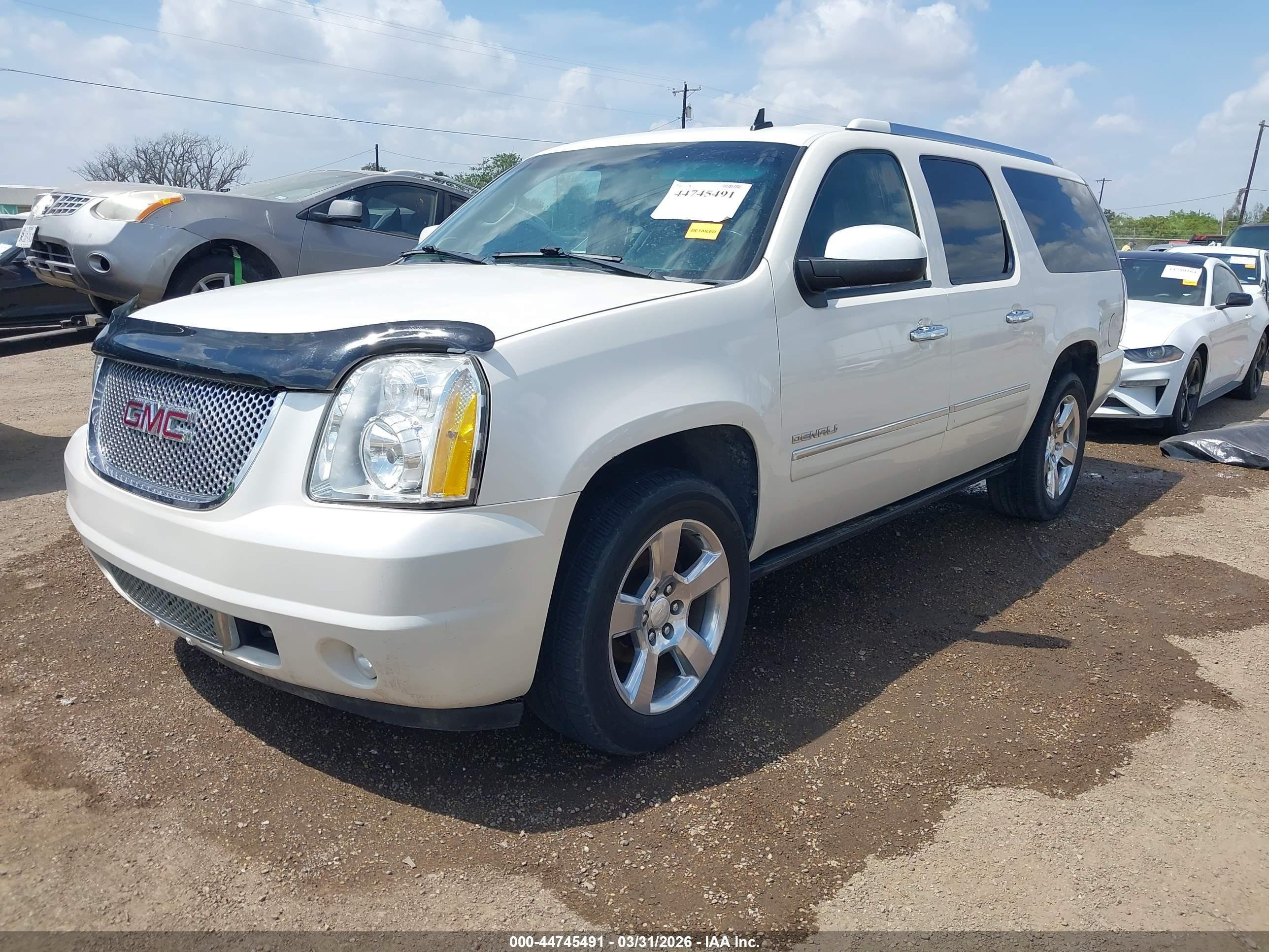 2011 Gmc Yukon Xl 1500 Denali White vin: 1GKS2MEF2BR259339