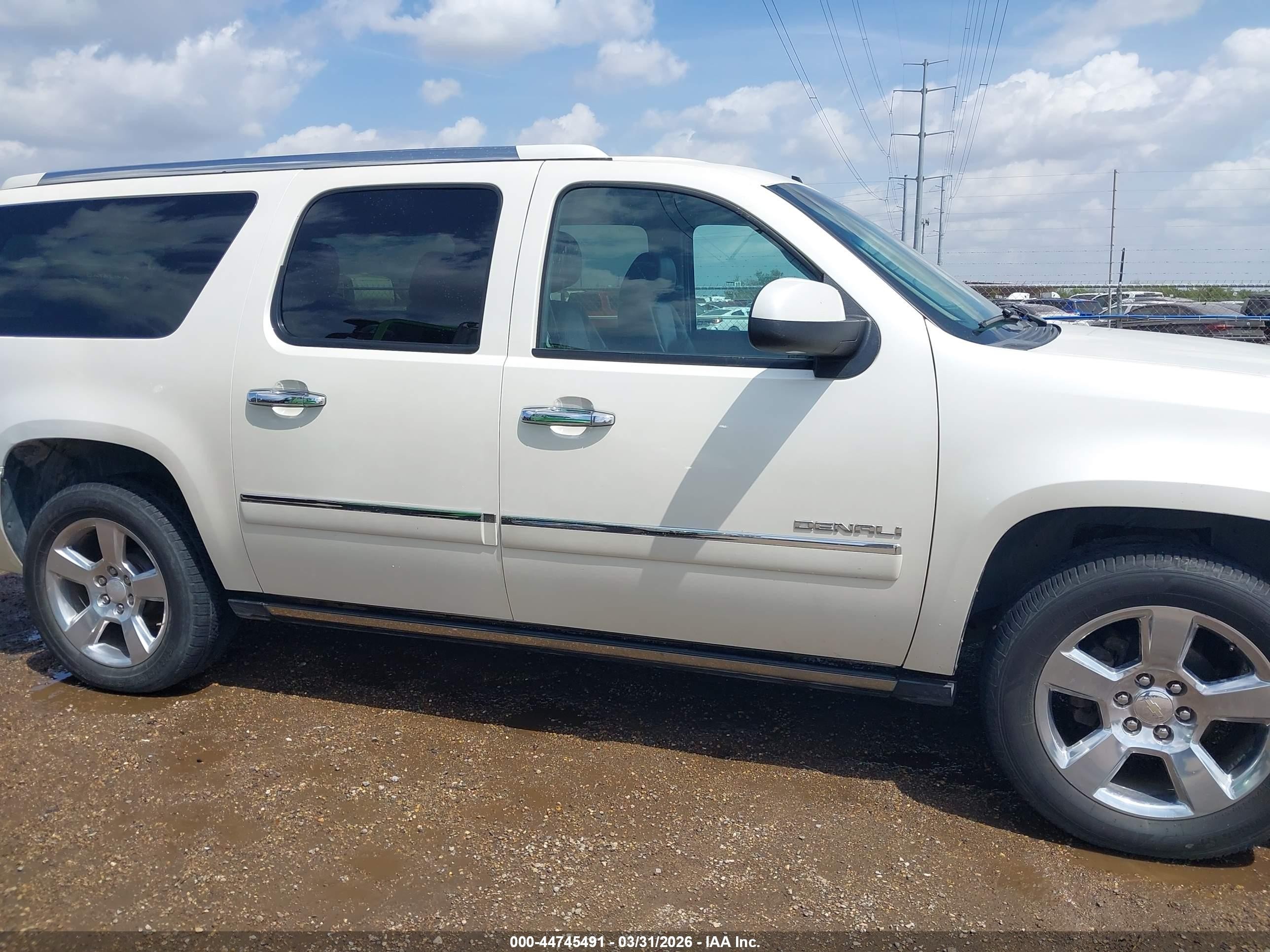 2011 Gmc Yukon Xl 1500 Denali White vin: 1GKS2MEF2BR259339