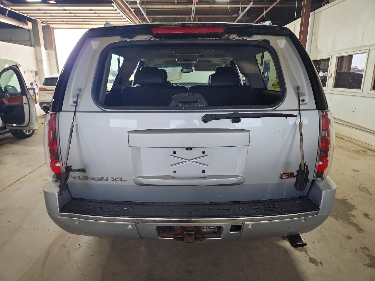 2012 Gmc Yukon Xl Denali Silver vin: 1GKS2MEF2CR275364