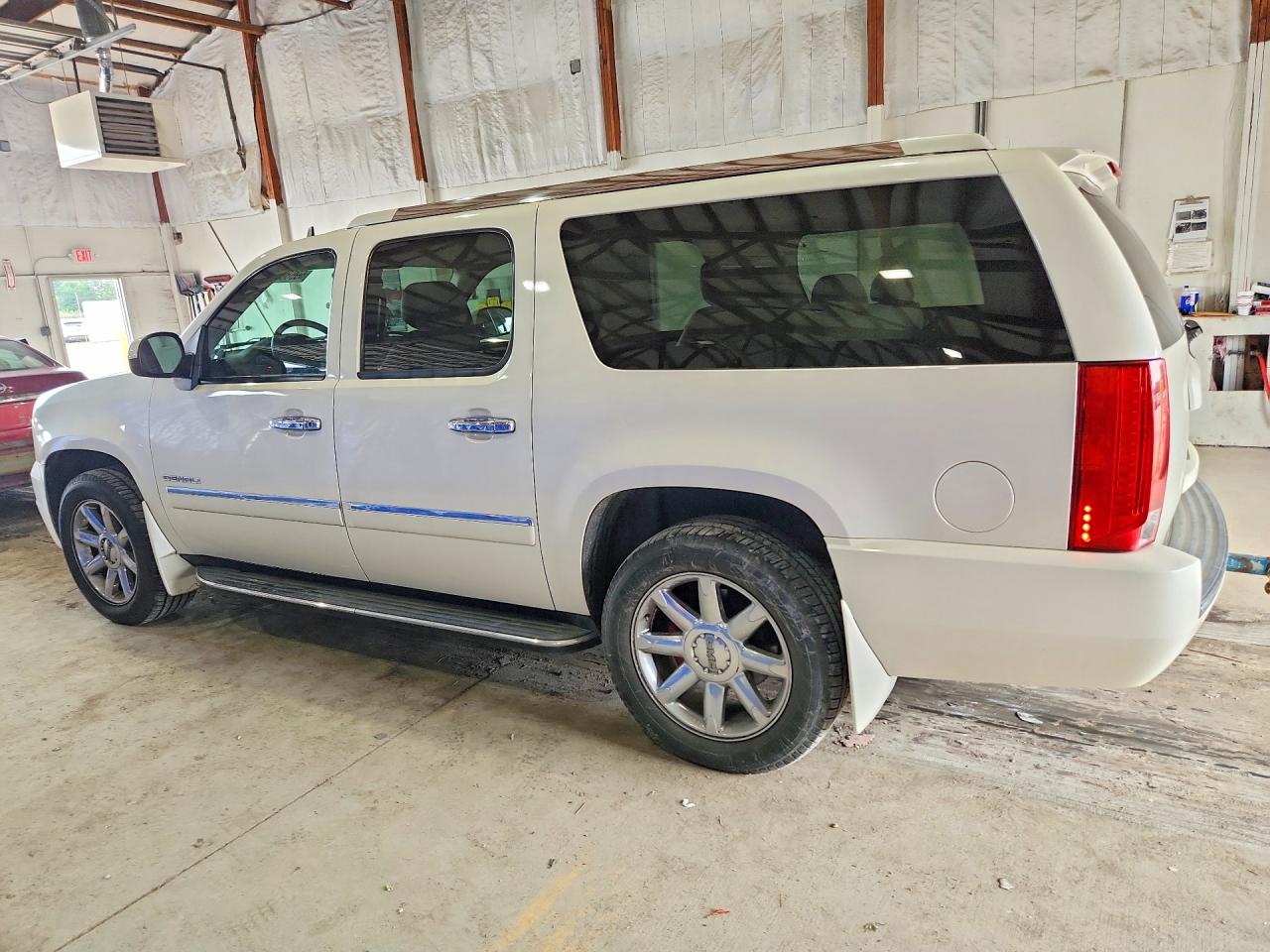 2011 Gmc Yukon Xl Denali White vin: 1GKS2MEF3BR311898