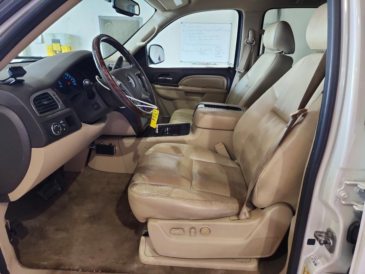 2011 Gmc Yukon Xl Denali White vin: 1GKS2MEF3BR311898