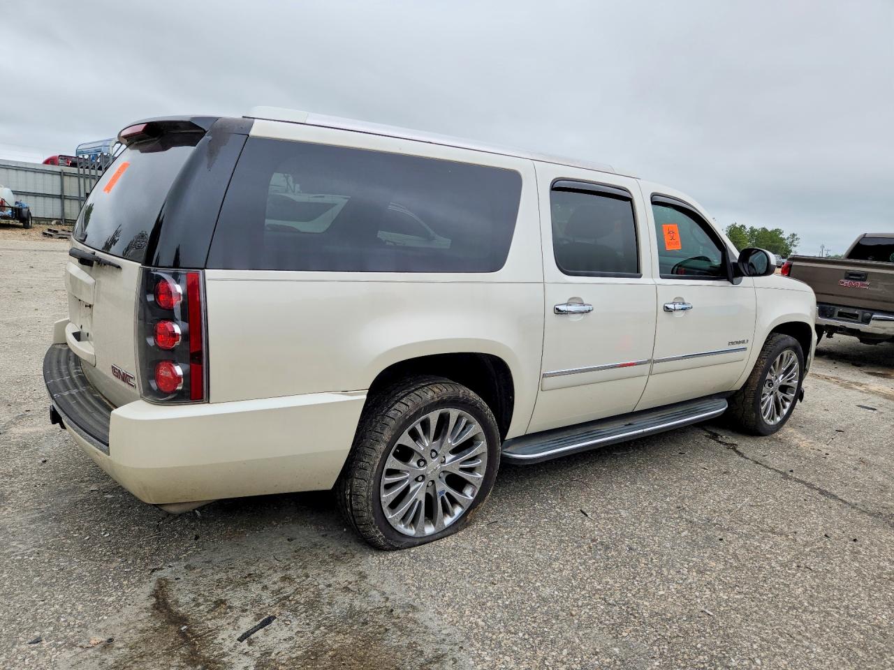 2012 Gmc Yukon Xl Denali Beige vin: 1GKS2MEF3CR107460