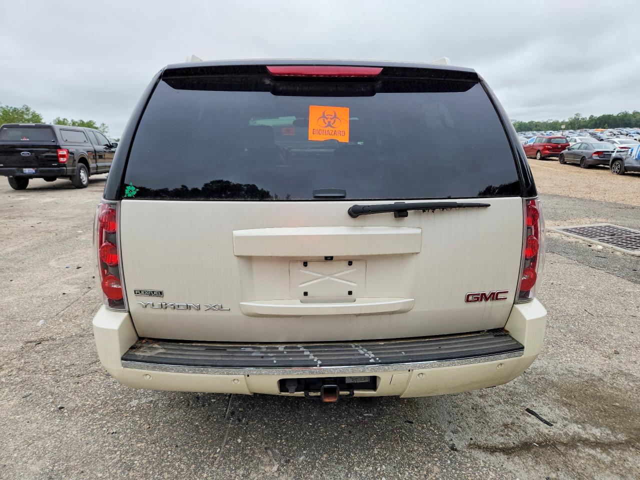 2012 Gmc Yukon Xl Denali Beige vin: 1GKS2MEF3CR107460