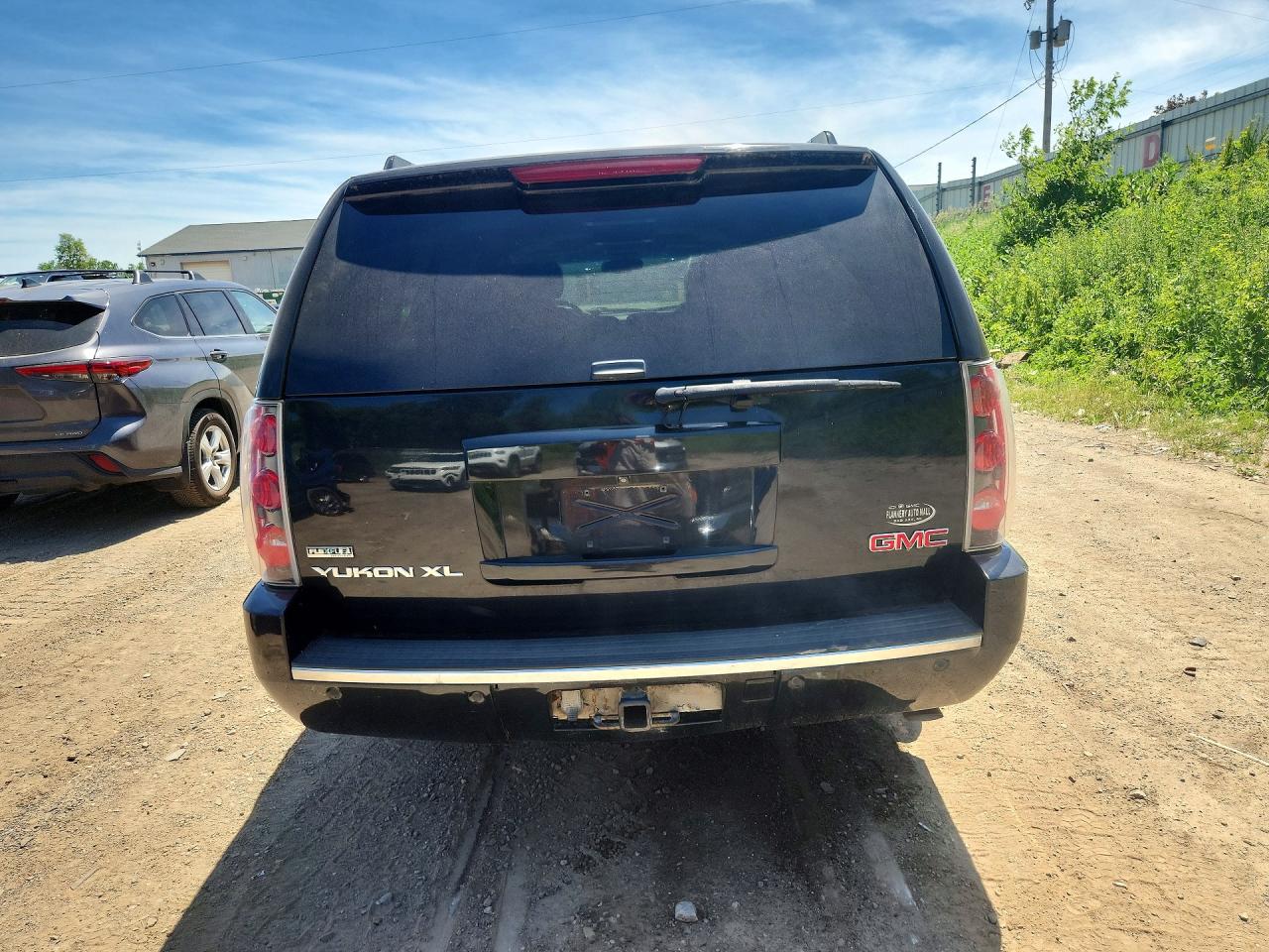 2012 Gmc Yukon Xl Denali Black vin: 1GKS2MEF3CR281089