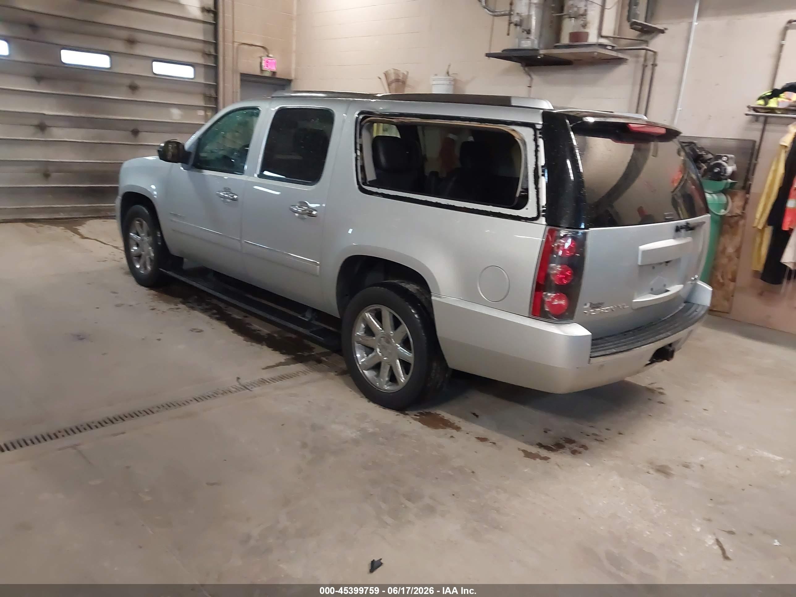 2014 Gmc Yukon Xl 1500 Denali Silver vin: 1GKS2MEF3ER106151