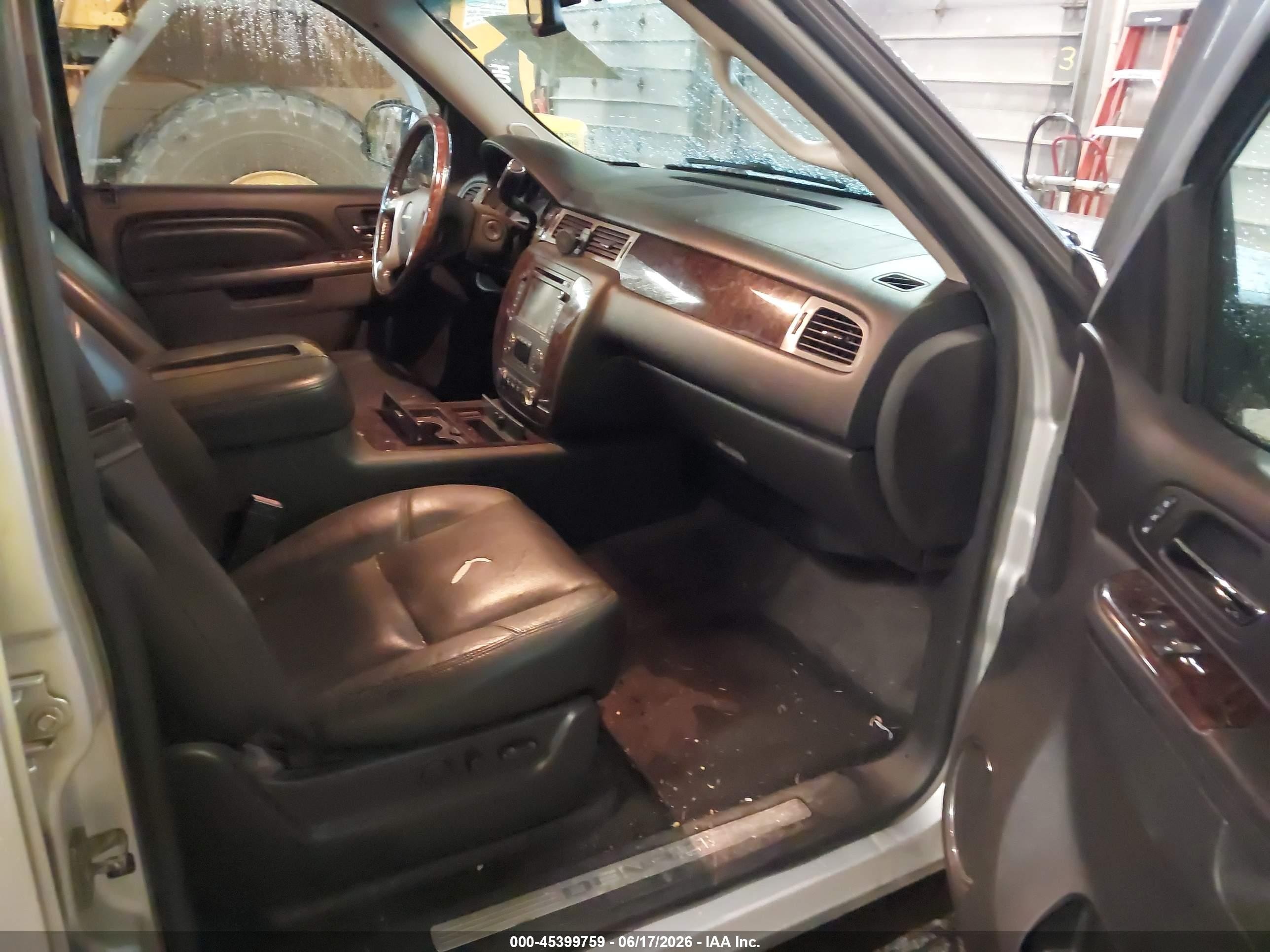 2014 Gmc Yukon Xl 1500 Denali Silver vin: 1GKS2MEF3ER106151