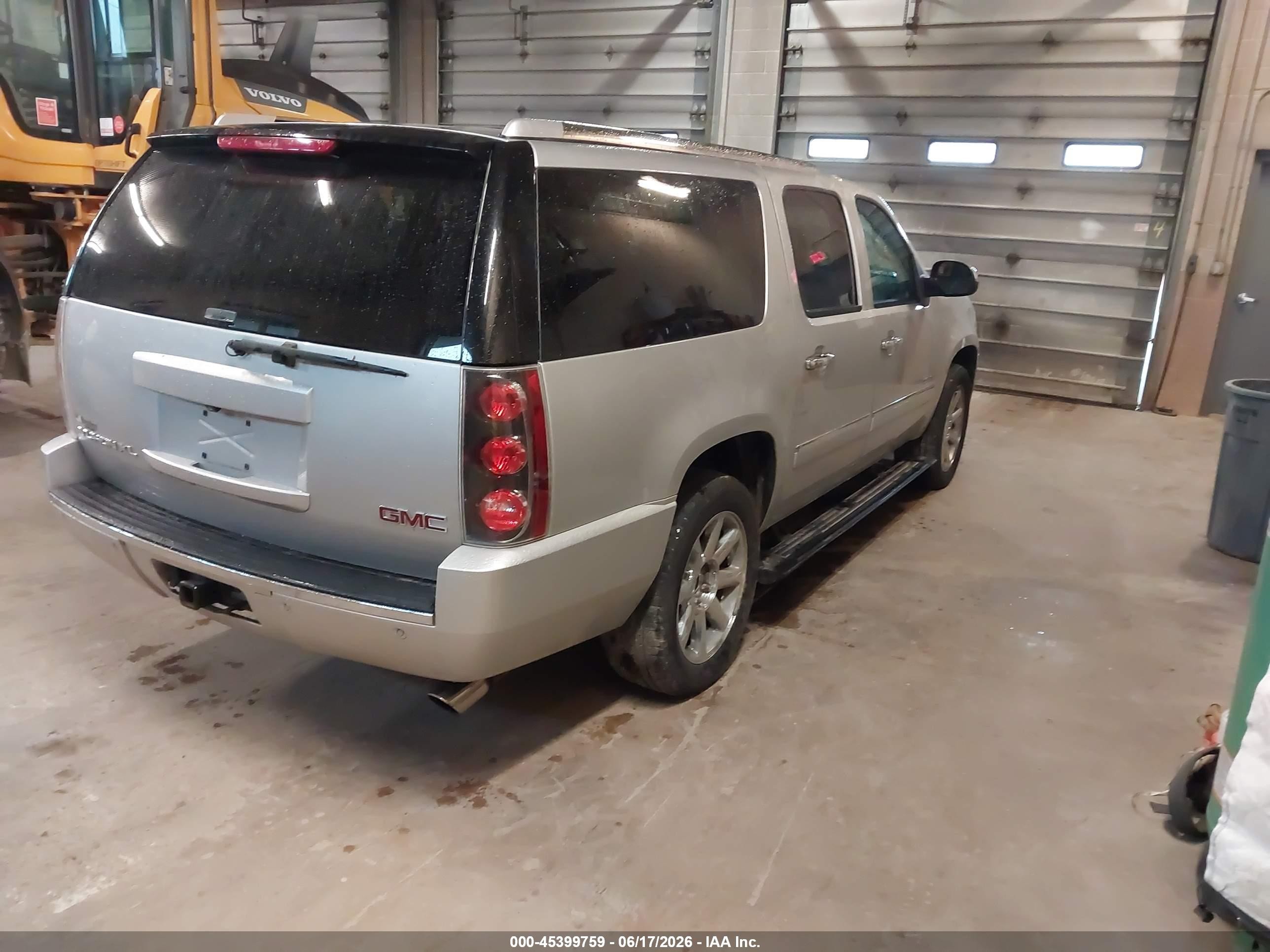 2014 Gmc Yukon Xl 1500 Denali Silver vin: 1GKS2MEF3ER106151