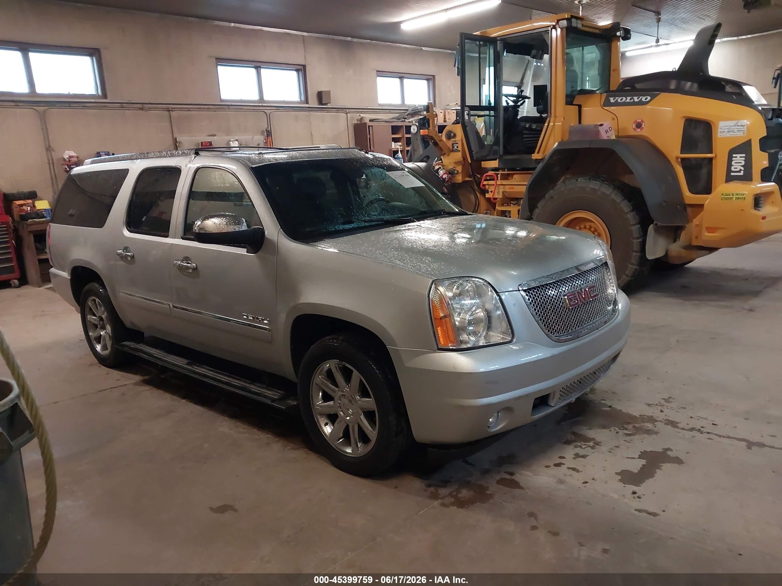 2014 Gmc Yukon Xl 1500 Denali Silver vin: 1GKS2MEF3ER106151