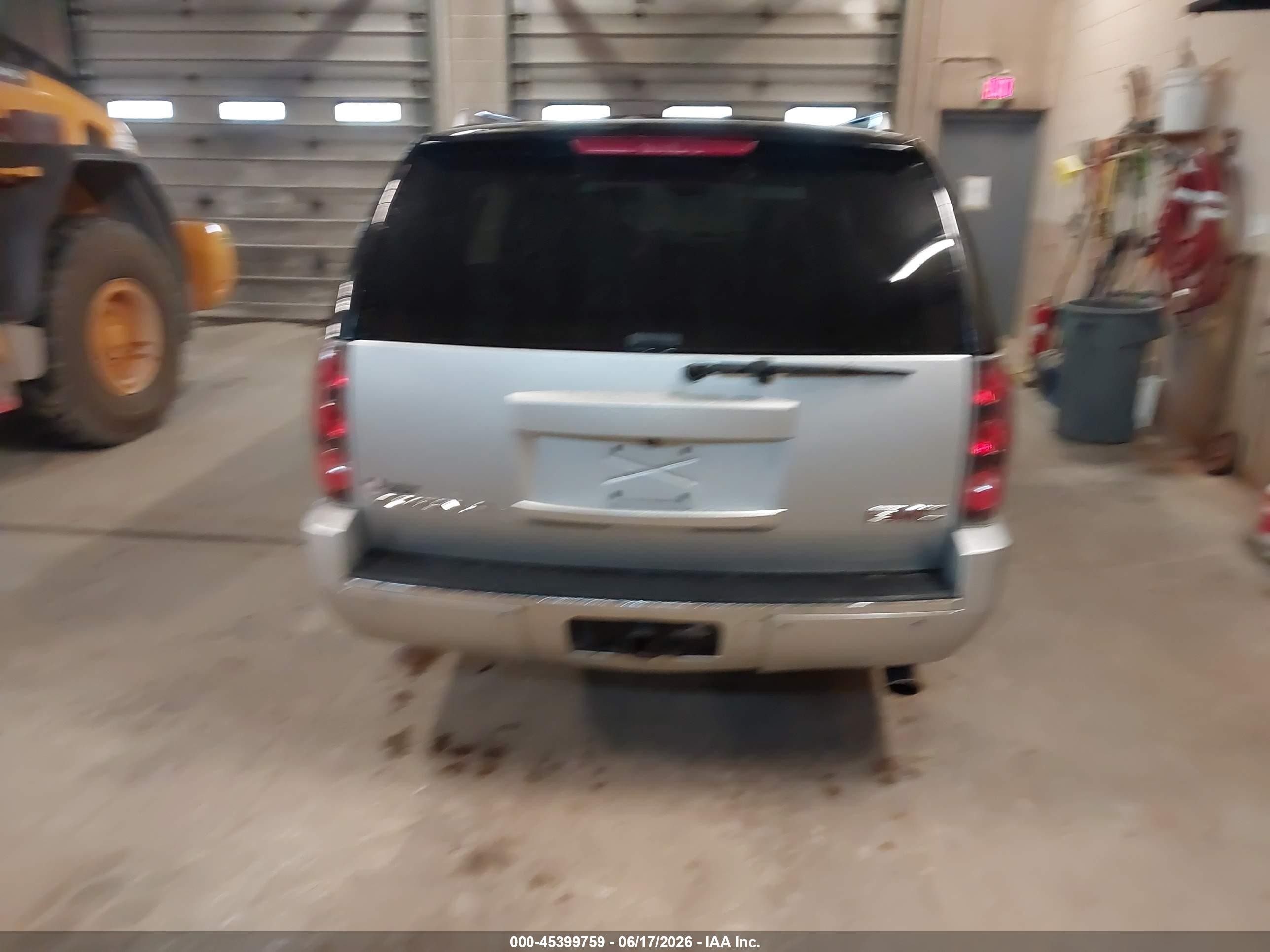 2014 Gmc Yukon Xl 1500 Denali Silver vin: 1GKS2MEF3ER106151