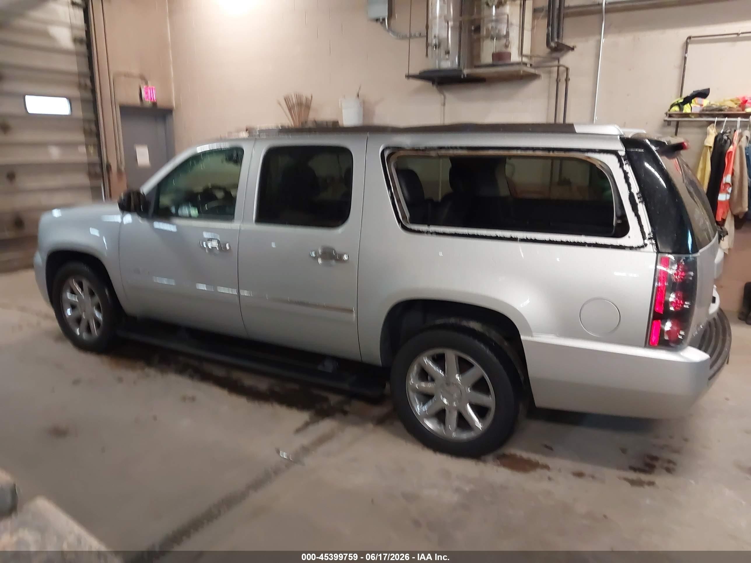 2014 Gmc Yukon Xl 1500 Denali Silver vin: 1GKS2MEF3ER106151