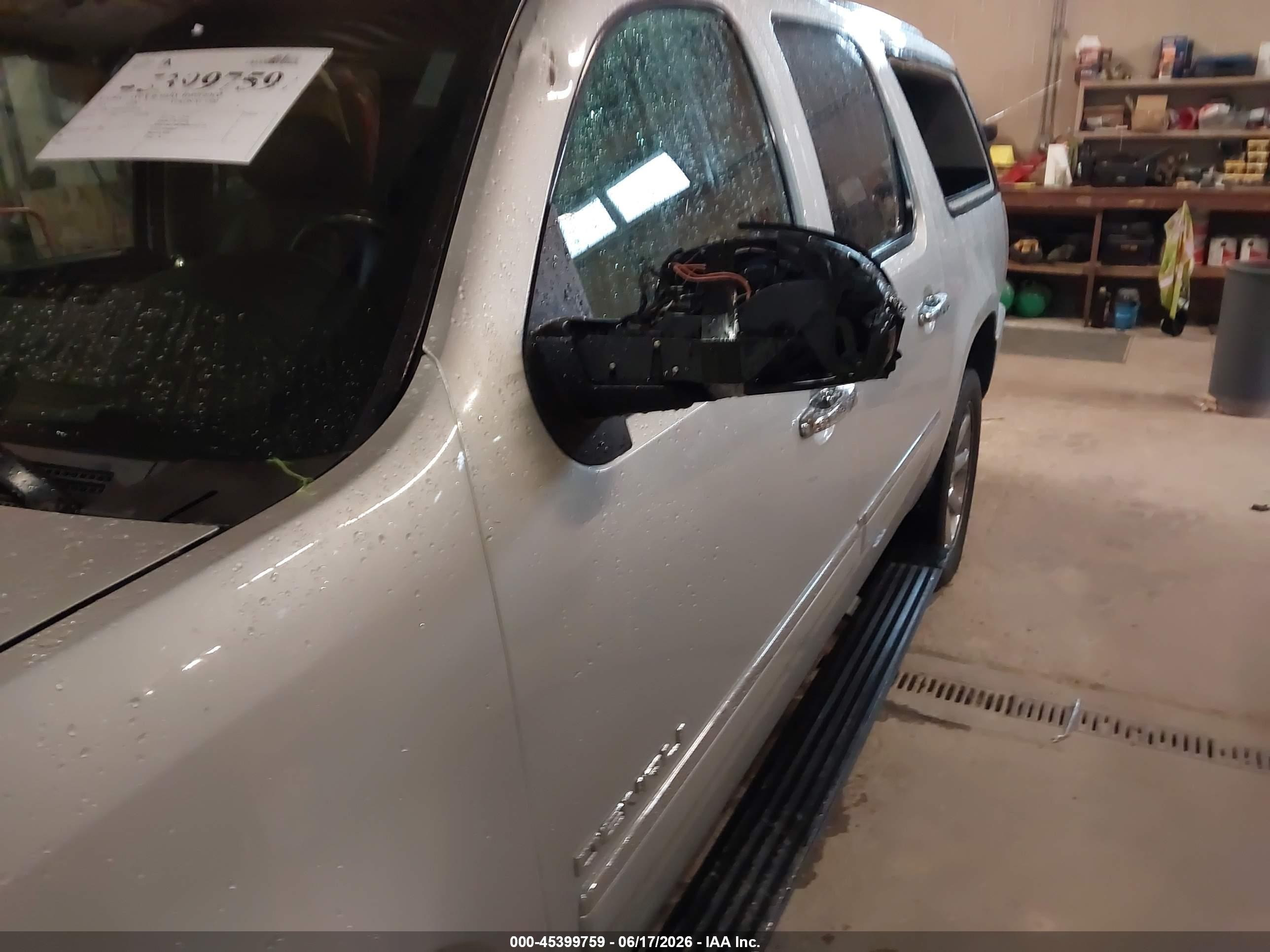2014 Gmc Yukon Xl 1500 Denali Silver vin: 1GKS2MEF3ER106151