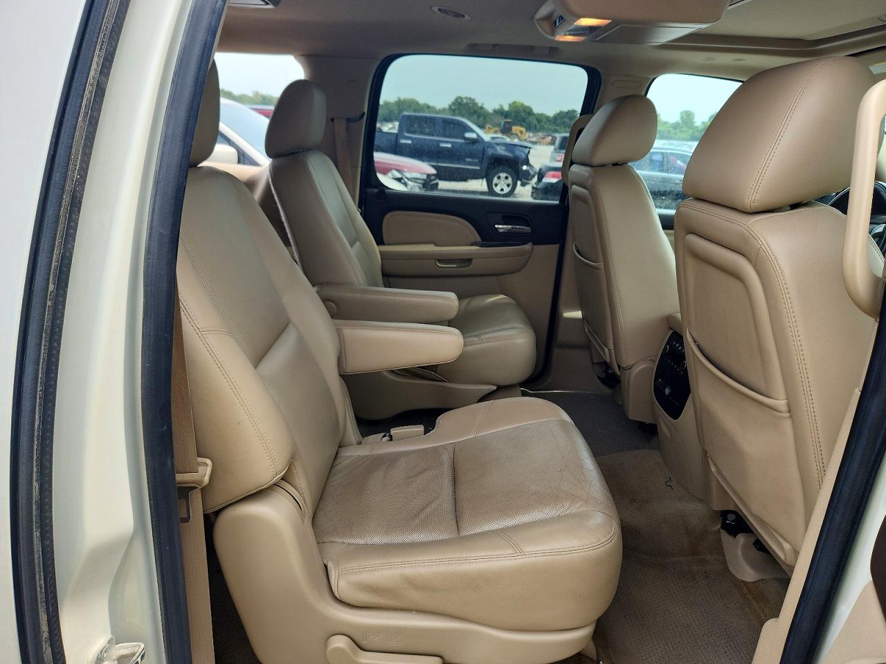 2014 Gmc Yukon Xl Denali Белый vin: 1GKS2MEF3ER222210