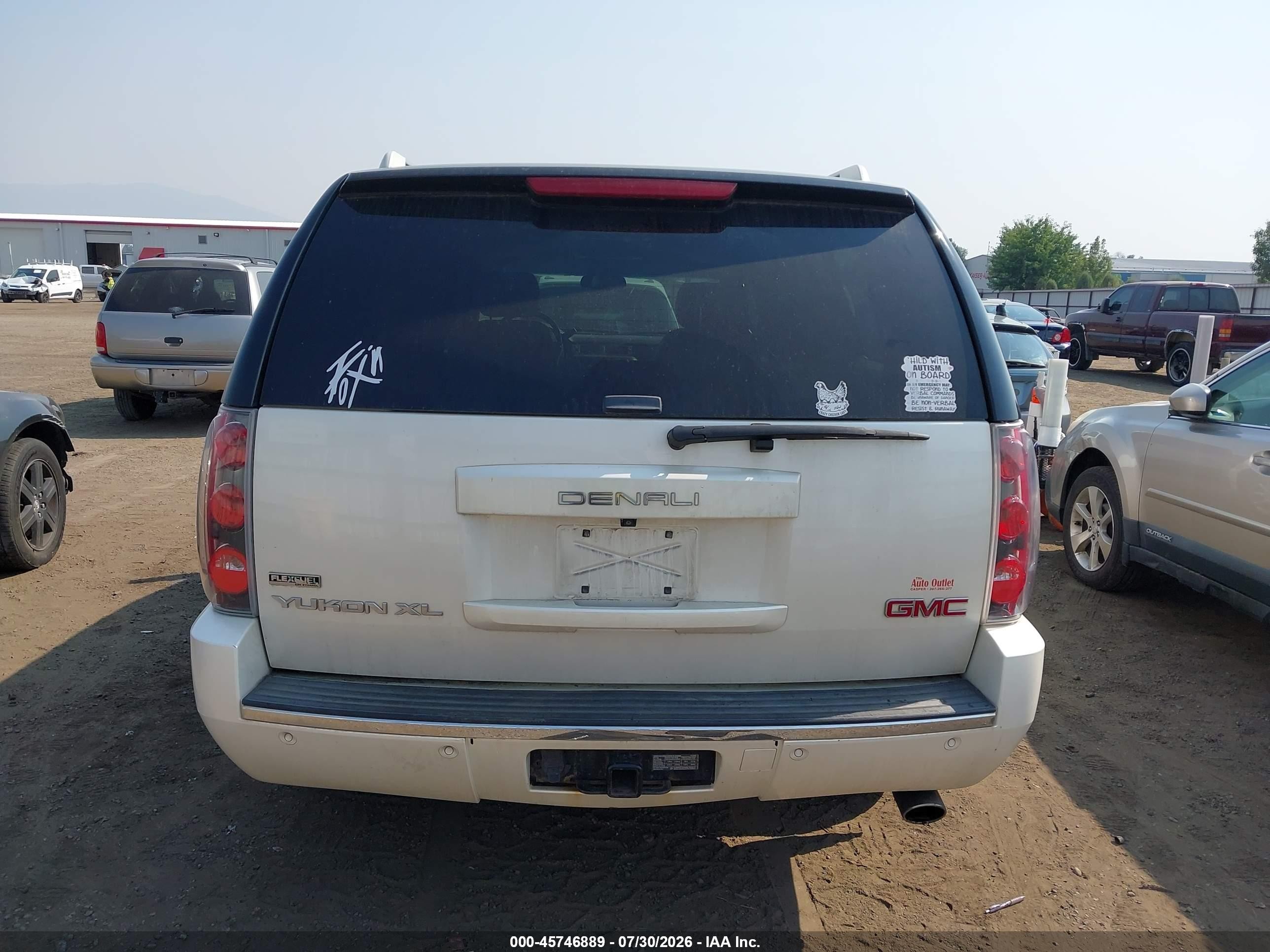 2011 Gmc Yukon Xl 1500 Denali White vin: 1GKS2MEF4BR299843