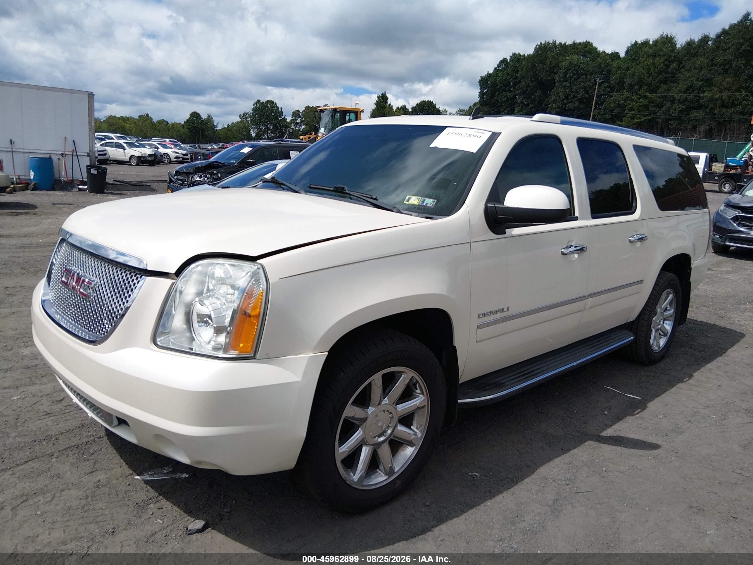 2014 Gmc Yukon Xl 1500 Denali White vin: 1GKS2MEF4ER172918