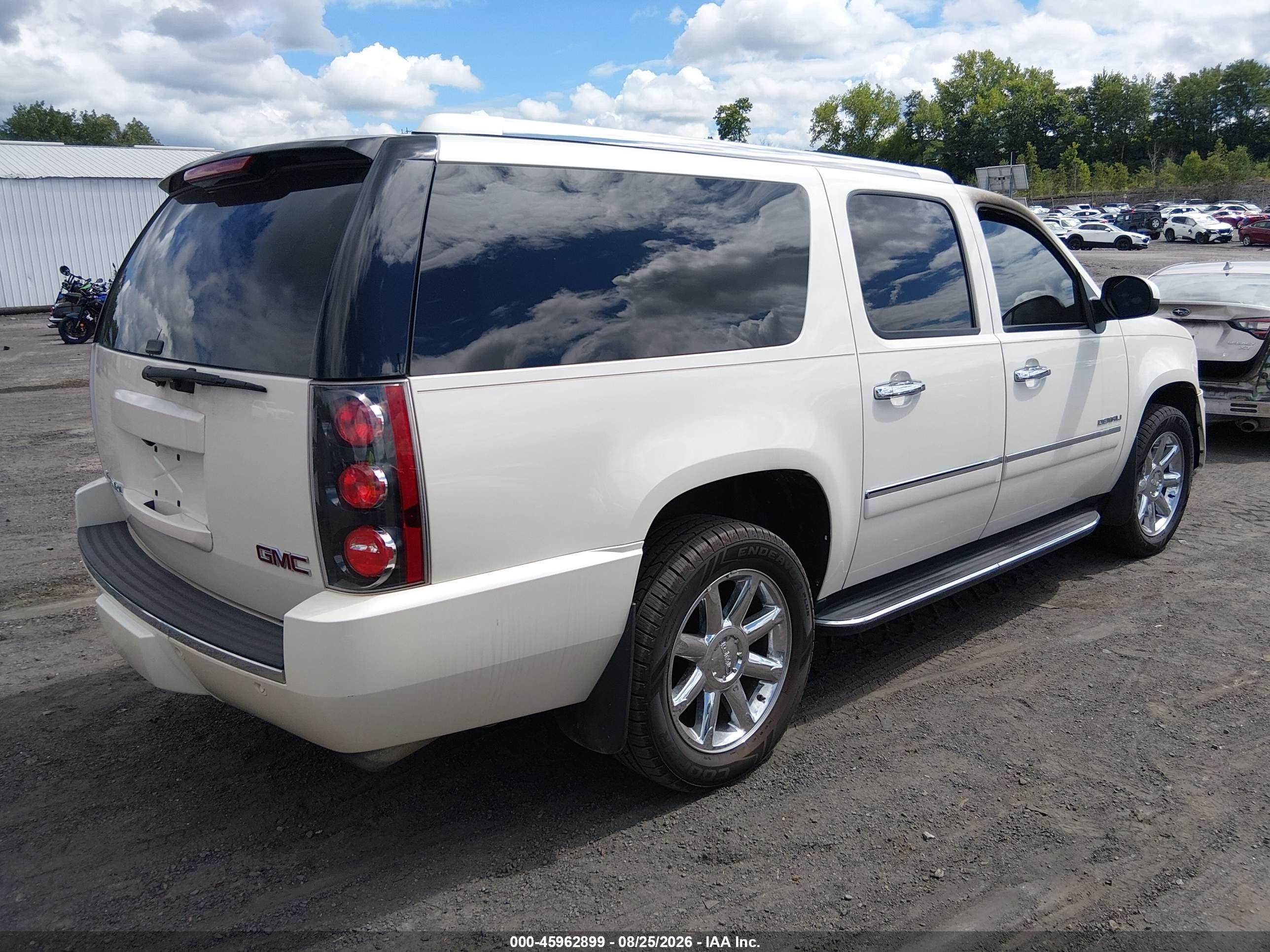 2014 Gmc Yukon Xl 1500 Denali White vin: 1GKS2MEF4ER172918