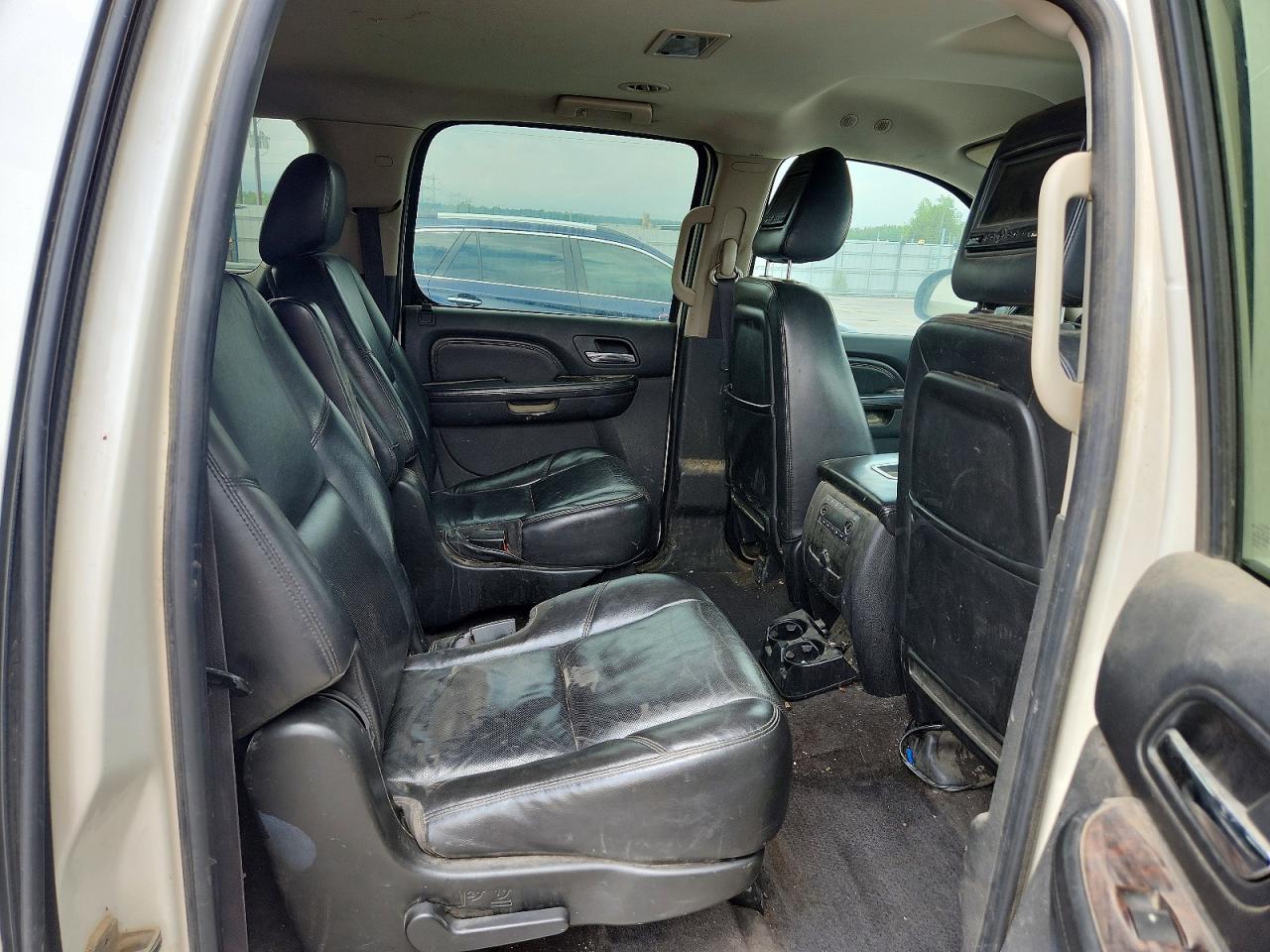 2011 Gmc Yukon Xl Denali Cream vin: 1GKS2MEF5BR145500