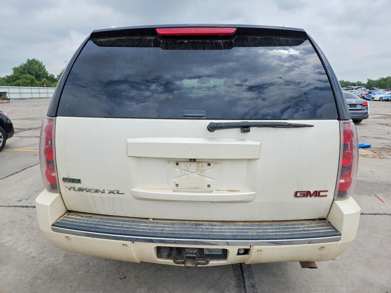 2011 Gmc Yukon Xl Denali Cream vin: 1GKS2MEF5BR145500