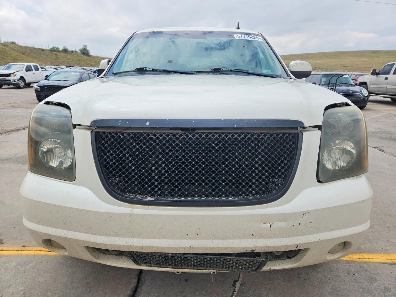2011 Gmc Yukon Xl Denali Cream vin: 1GKS2MEF5BR145500