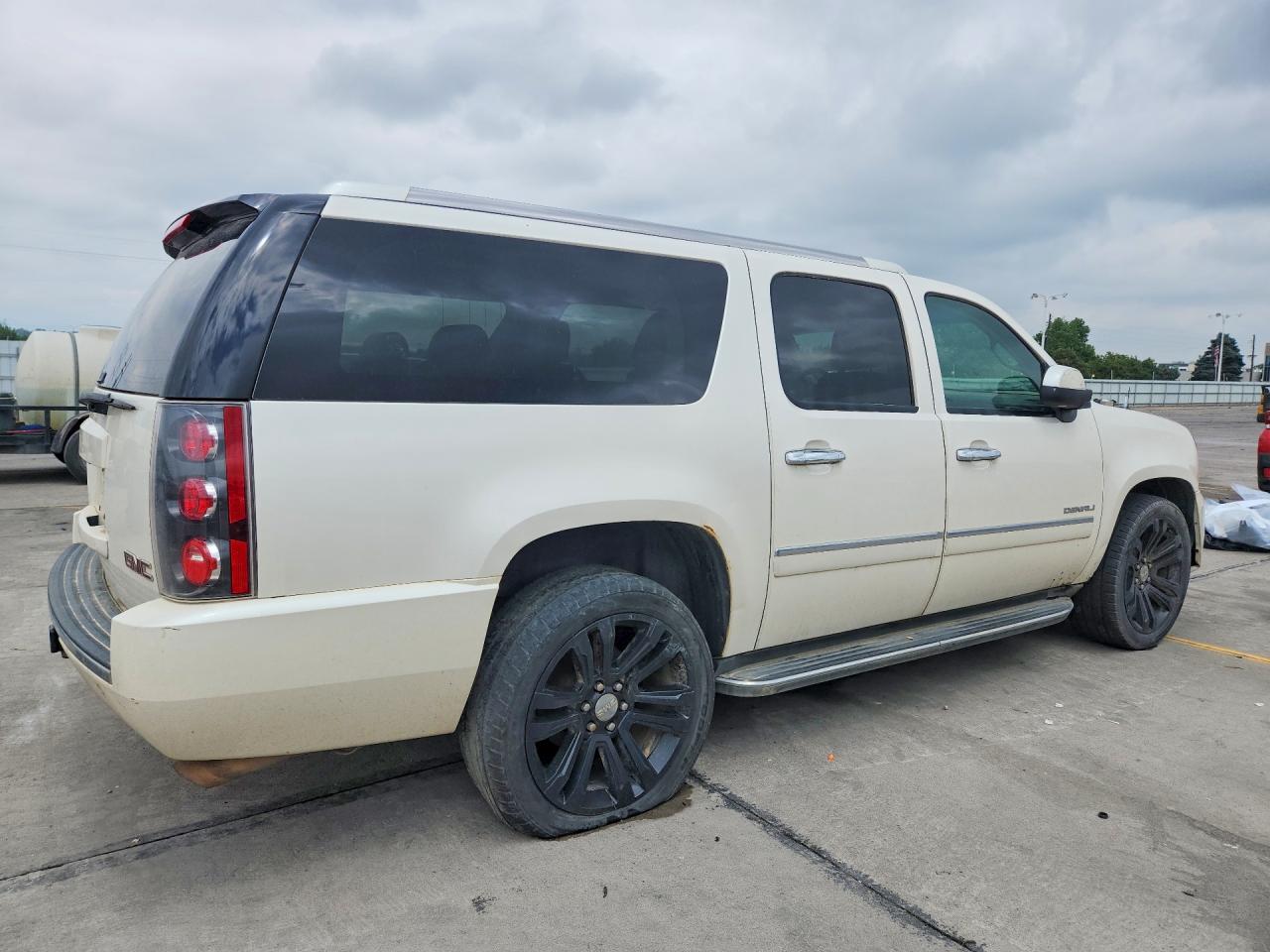 2011 Gmc Yukon Xl Denali Cream vin: 1GKS2MEF5BR145500