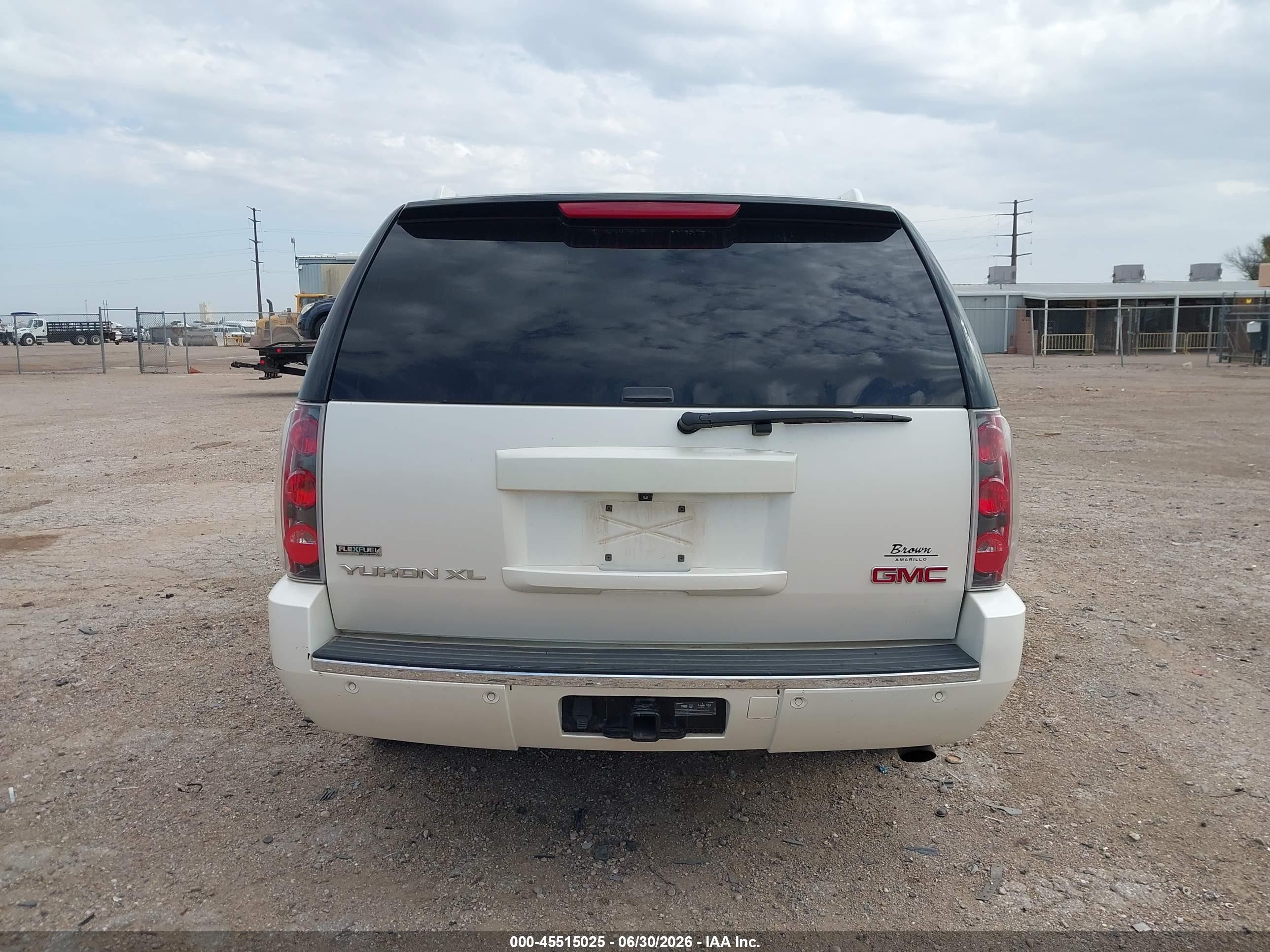 2012 Gmc Yukon Xl 1500 Denali White vin: 1GKS2MEF5CR306980