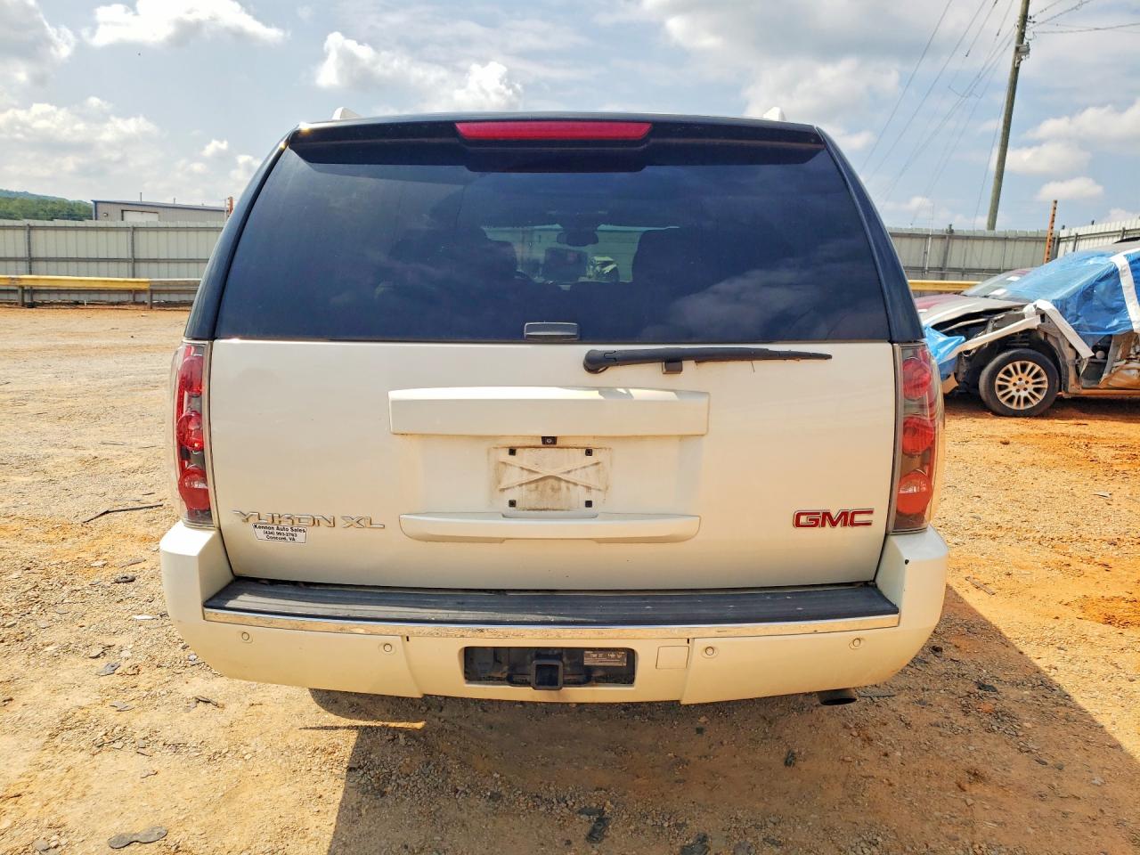 2013 Gmc Yukon Xl Denali Cream vin: 1GKS2MEF5DR261413