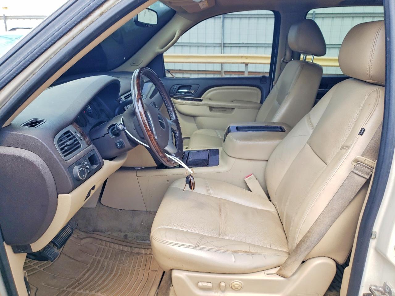 2013 Gmc Yukon Xl Denali Cream vin: 1GKS2MEF5DR261413