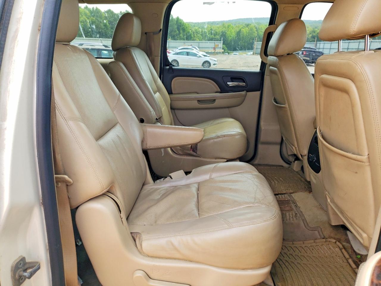 2013 Gmc Yukon Xl Denali Cream vin: 1GKS2MEF5DR261413