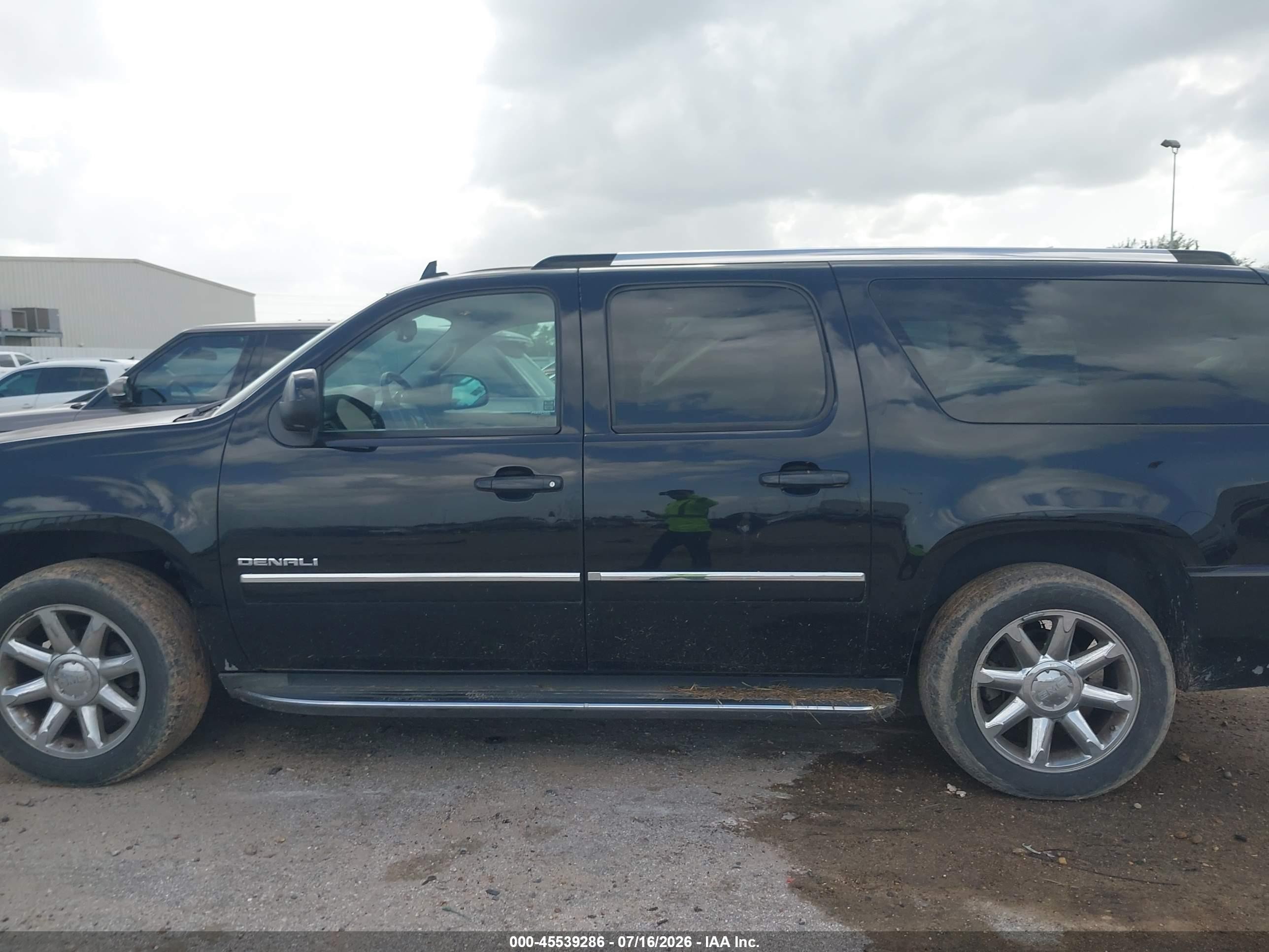 2013 Gmc Yukon Xl 1500 Denali Black vin: 1GKS2MEF5DR368770