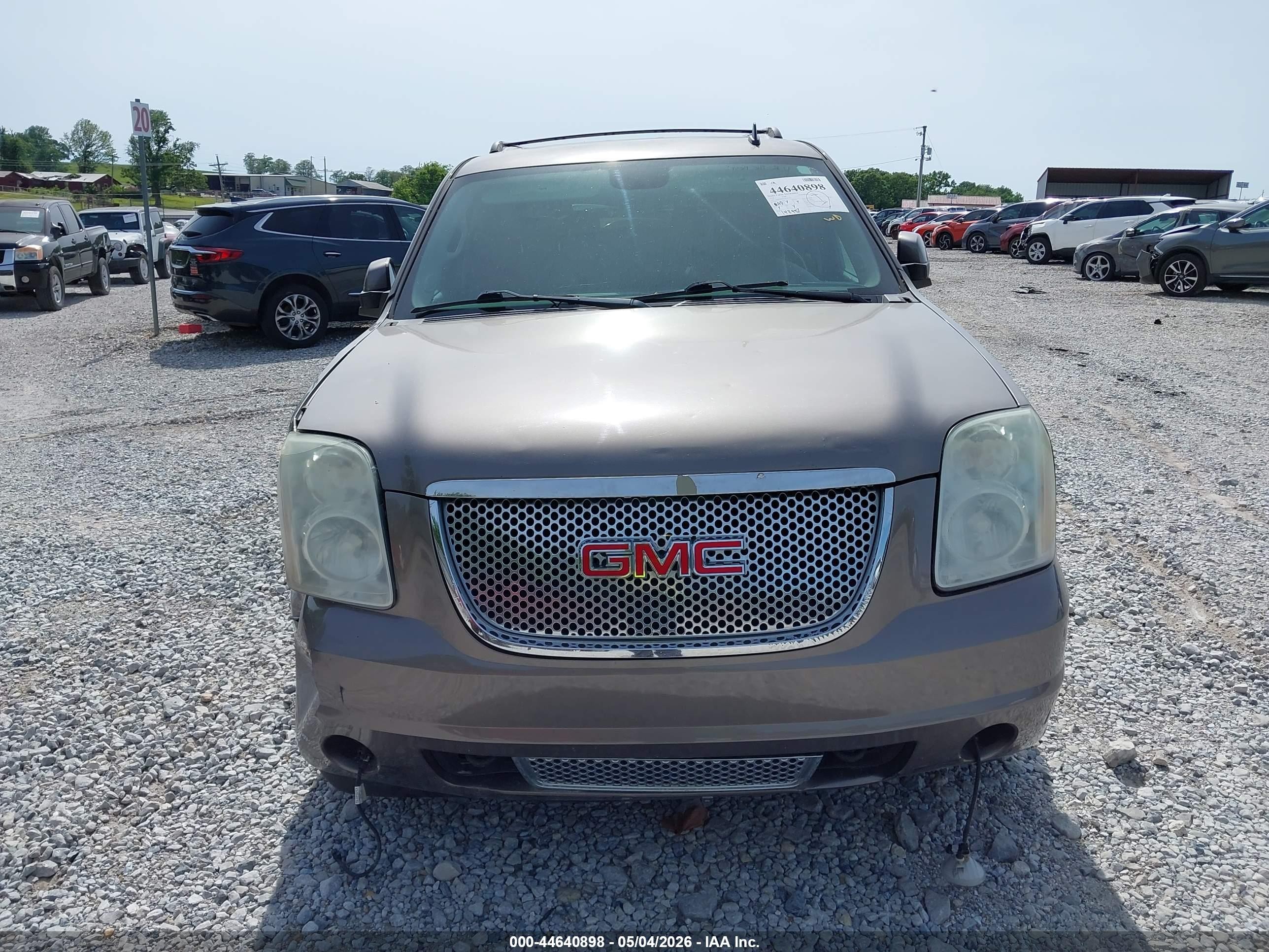 2012 Gmc Yukon Xl 1500 Denali Silver vin: 1GKS2MEF6CR191743