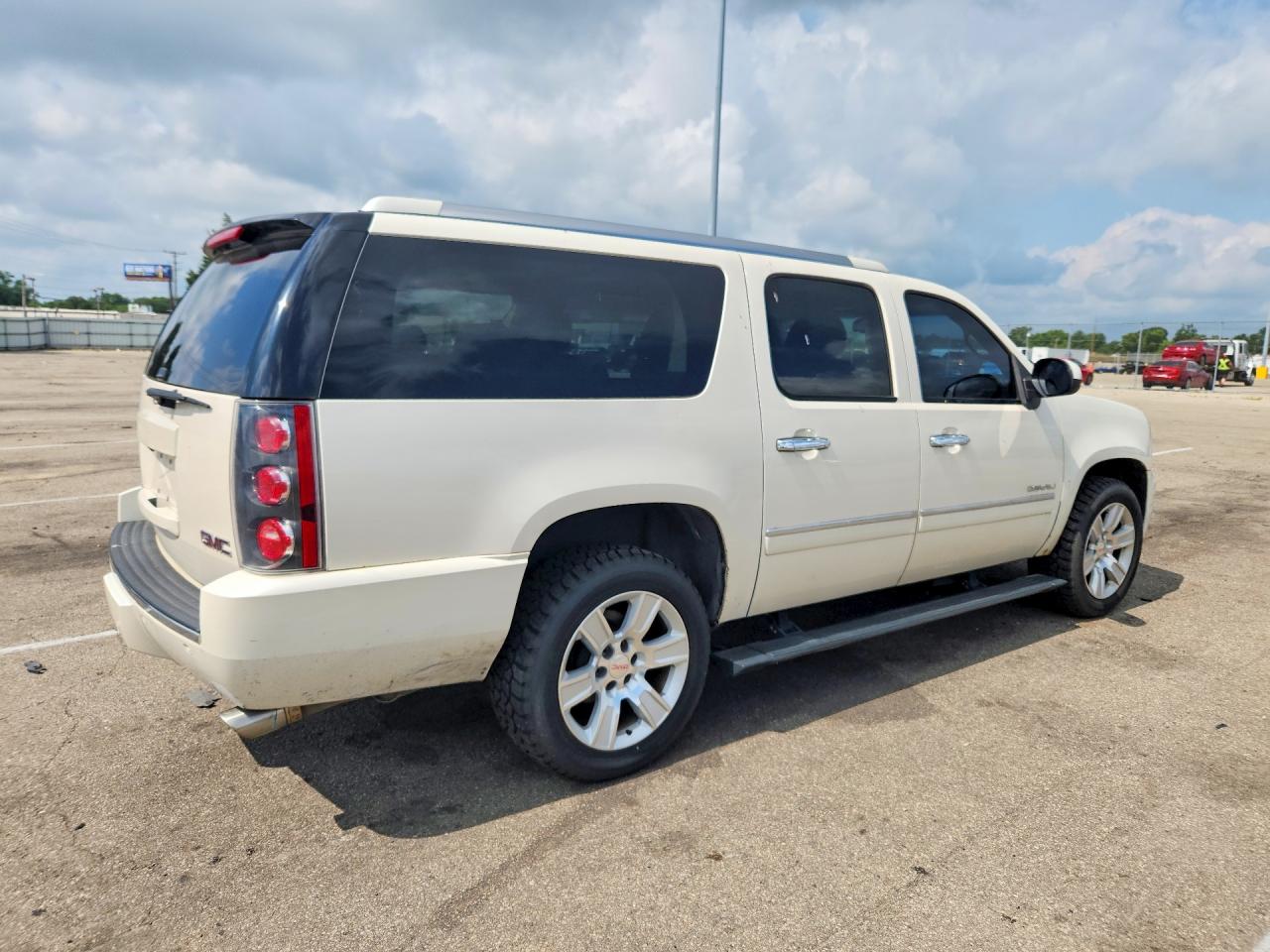 2013 Gmc Yukon Xl Denali White vin: 1GKS2MEF6DR186575
