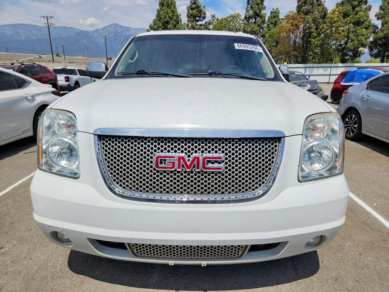 2014 Gmc Yukon Xl Denali Белый vin: 1GKS2MEF6ER132582
