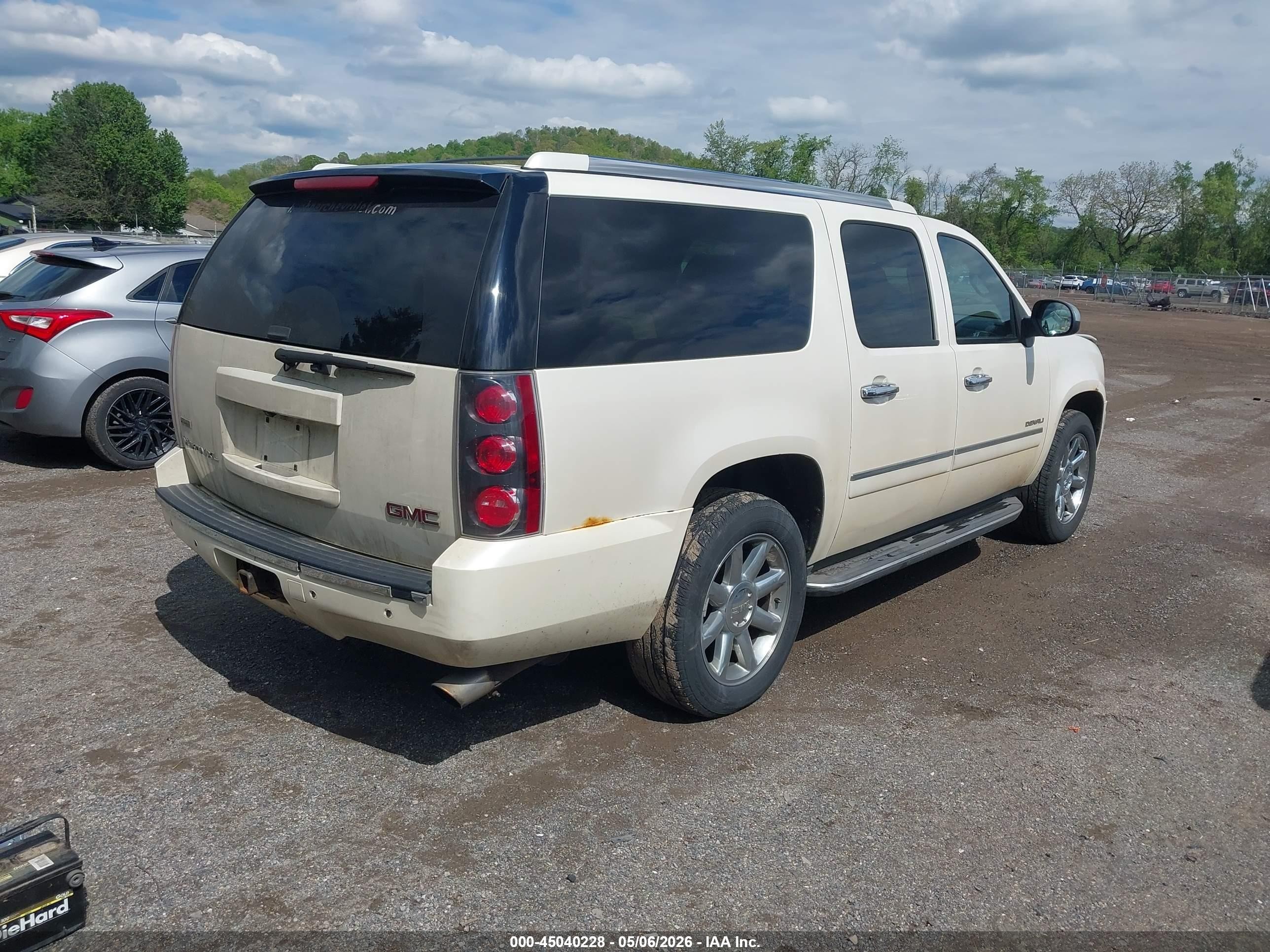 2011 Gmc Yukon Xl 1500 Denali Cream vin: 1GKS2MEF7BR362935
