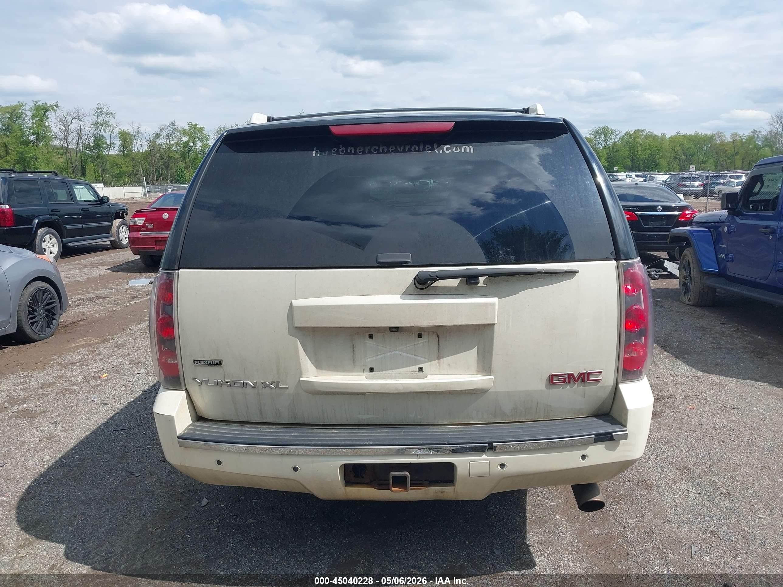 2011 Gmc Yukon Xl 1500 Denali Cream vin: 1GKS2MEF7BR362935