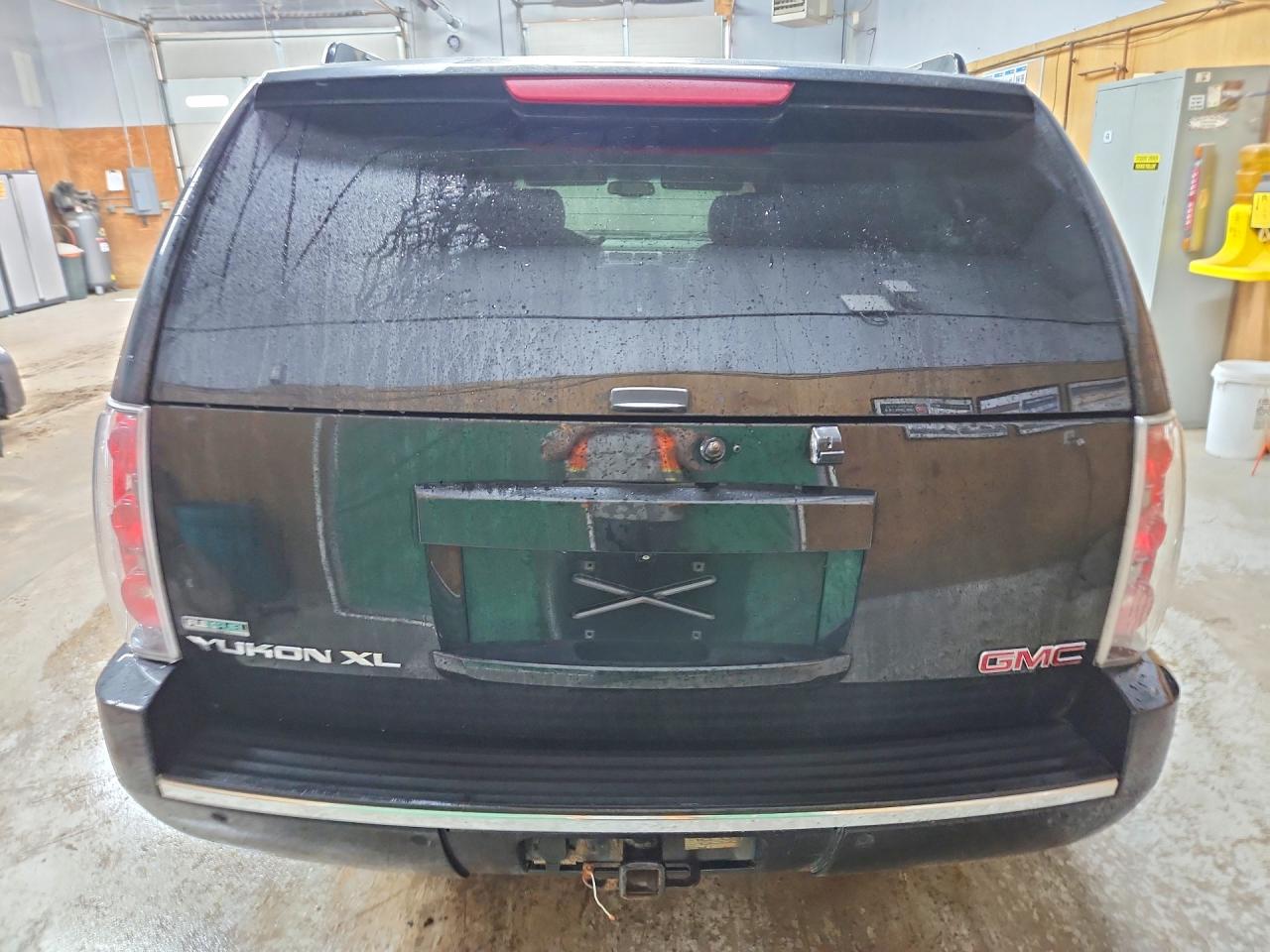 2011 Gmc Yukon Xl Denali Черный vin: 1GKS2MEF7BR366631