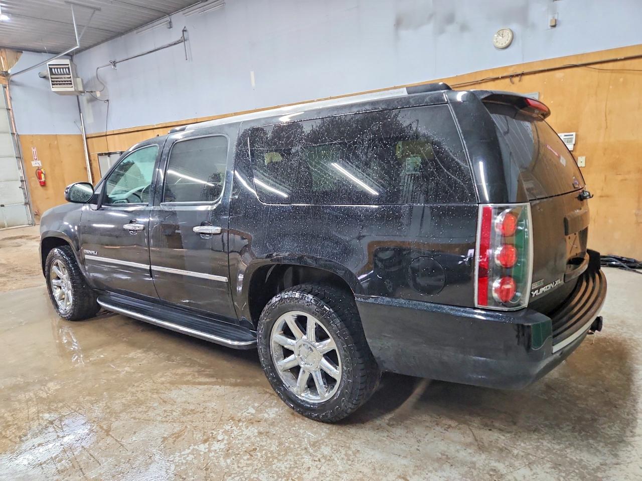 2011 Gmc Yukon Xl Denali Черный vin: 1GKS2MEF7BR366631