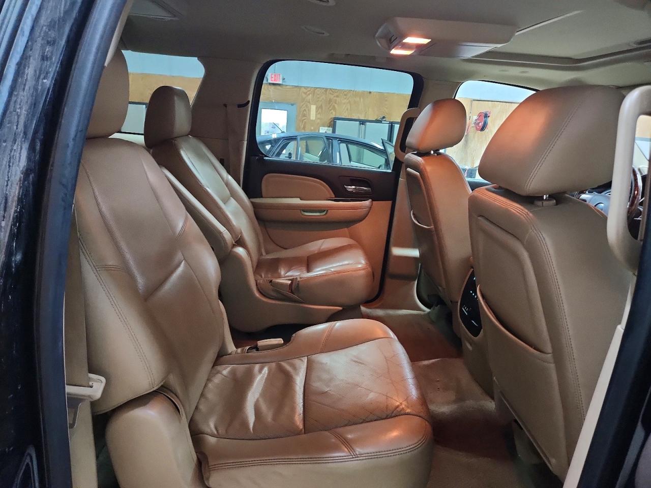 2011 Gmc Yukon Xl Denali Черный vin: 1GKS2MEF7BR366631