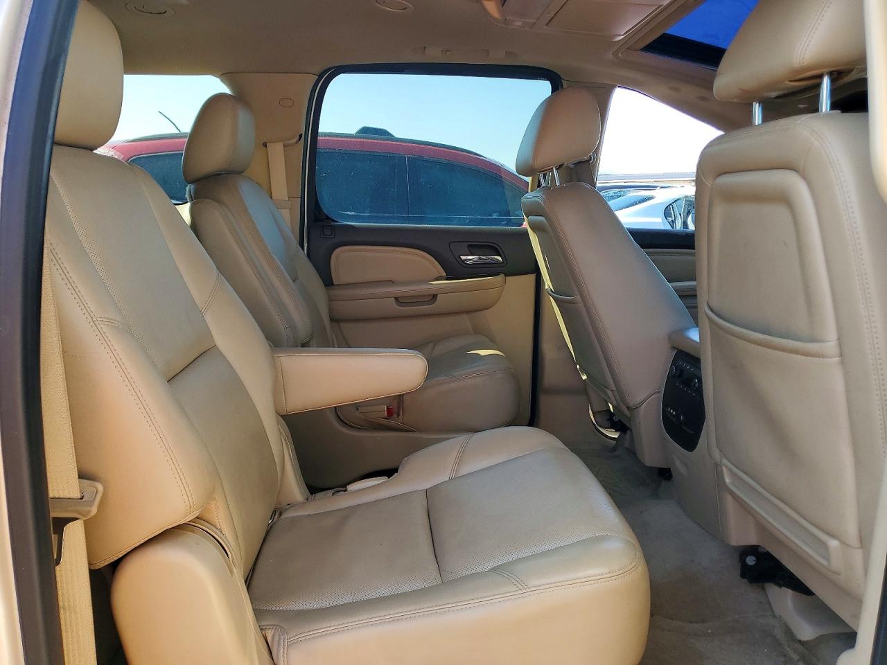2012 Gmc Yukon Xl Denali Beige vin: 1GKS2MEF7CR115447